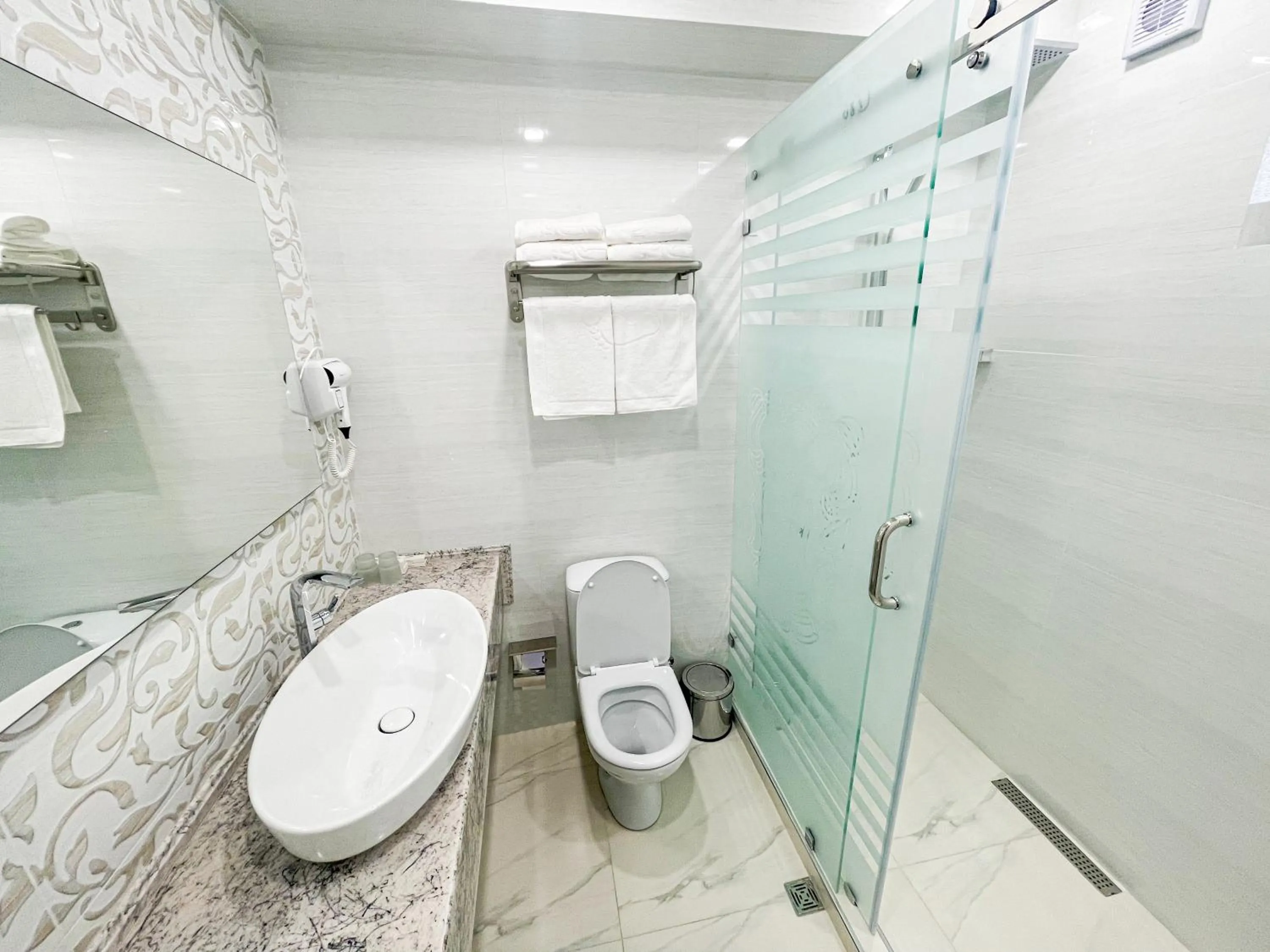 Shower in Shohjahon Palace Hotel & Spa