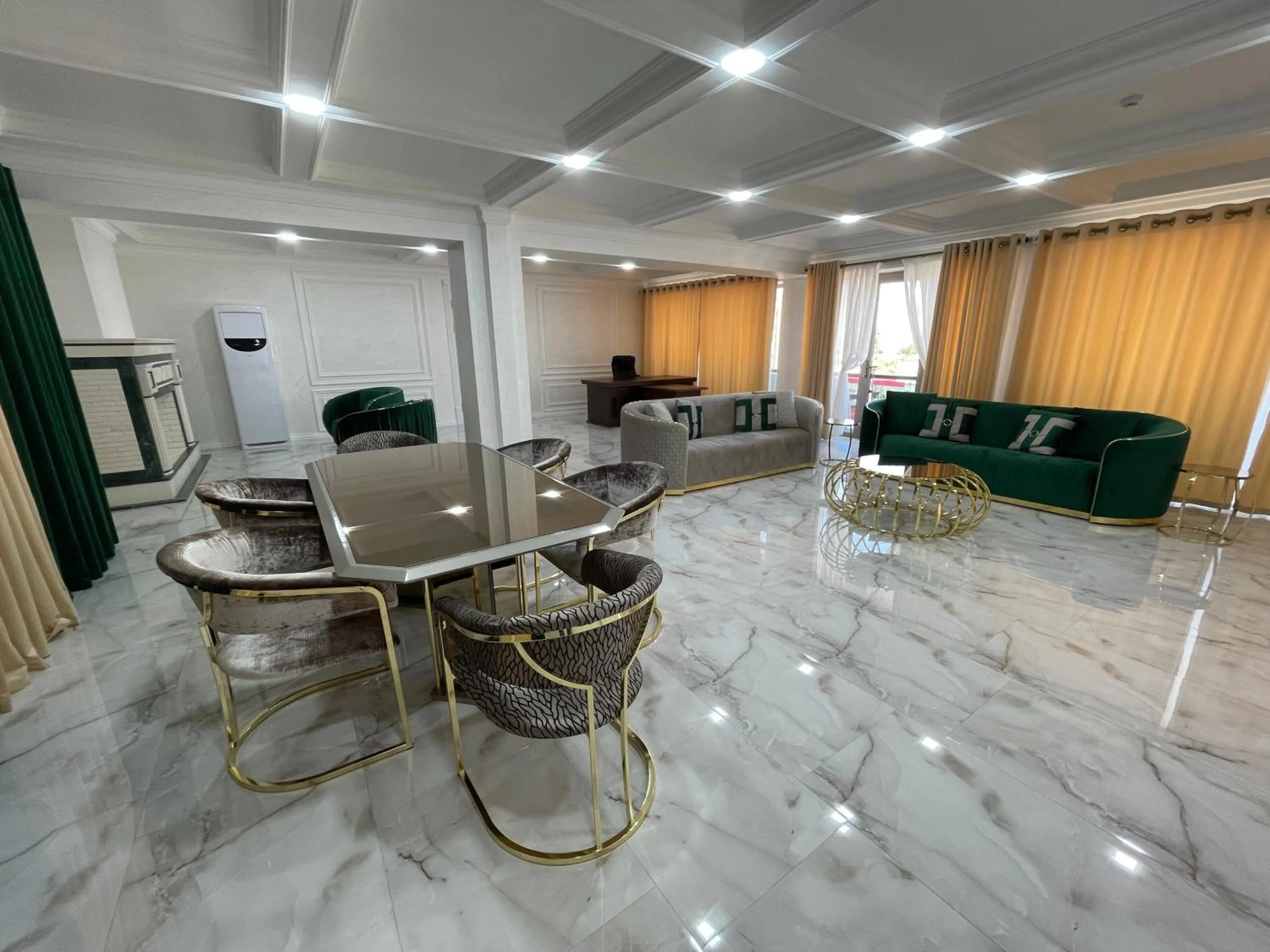 Living room in Shohjahon Palace Hotel & Spa