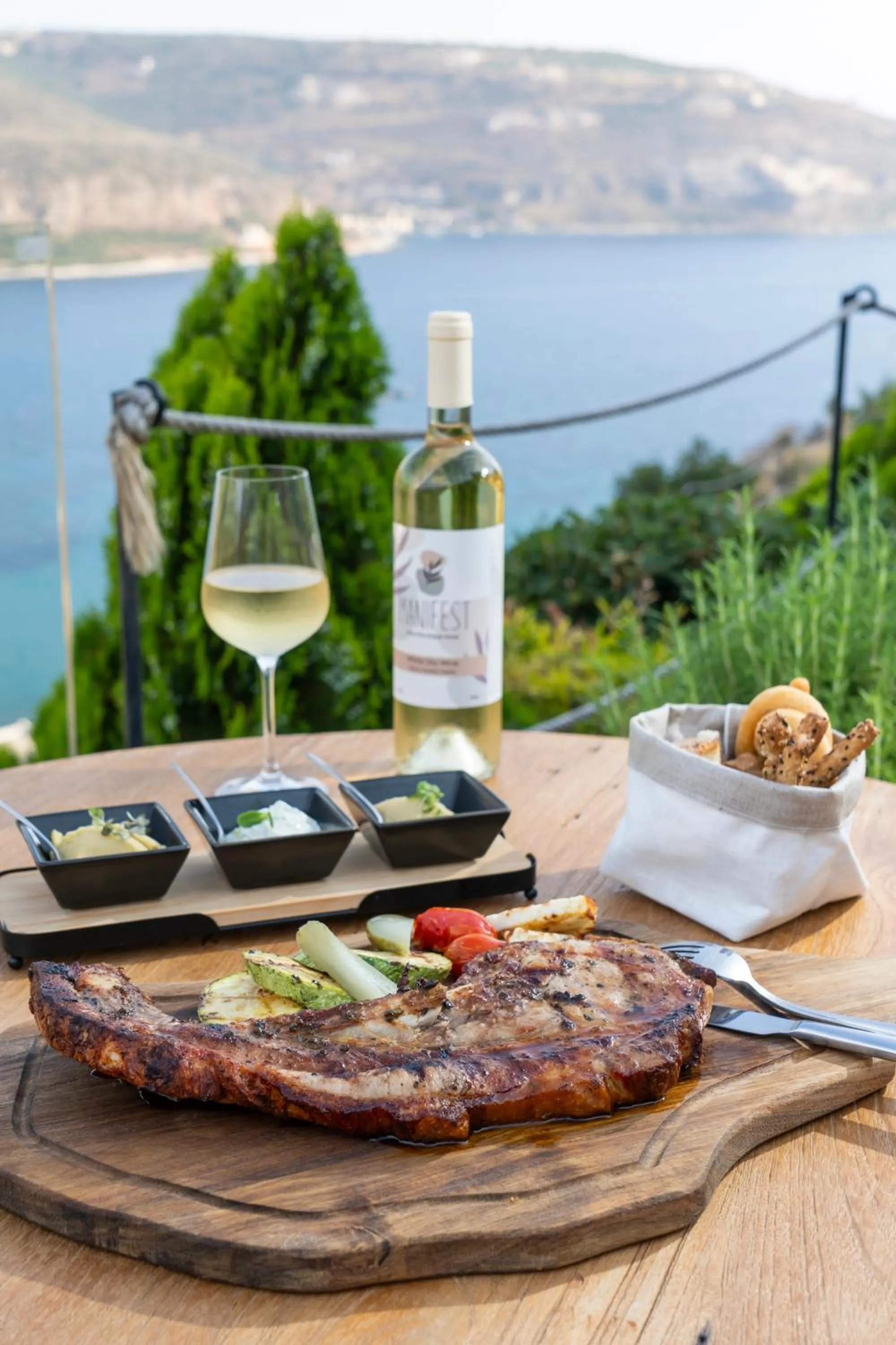 Restaurant/places to eat in Manifest Boutique Hotel