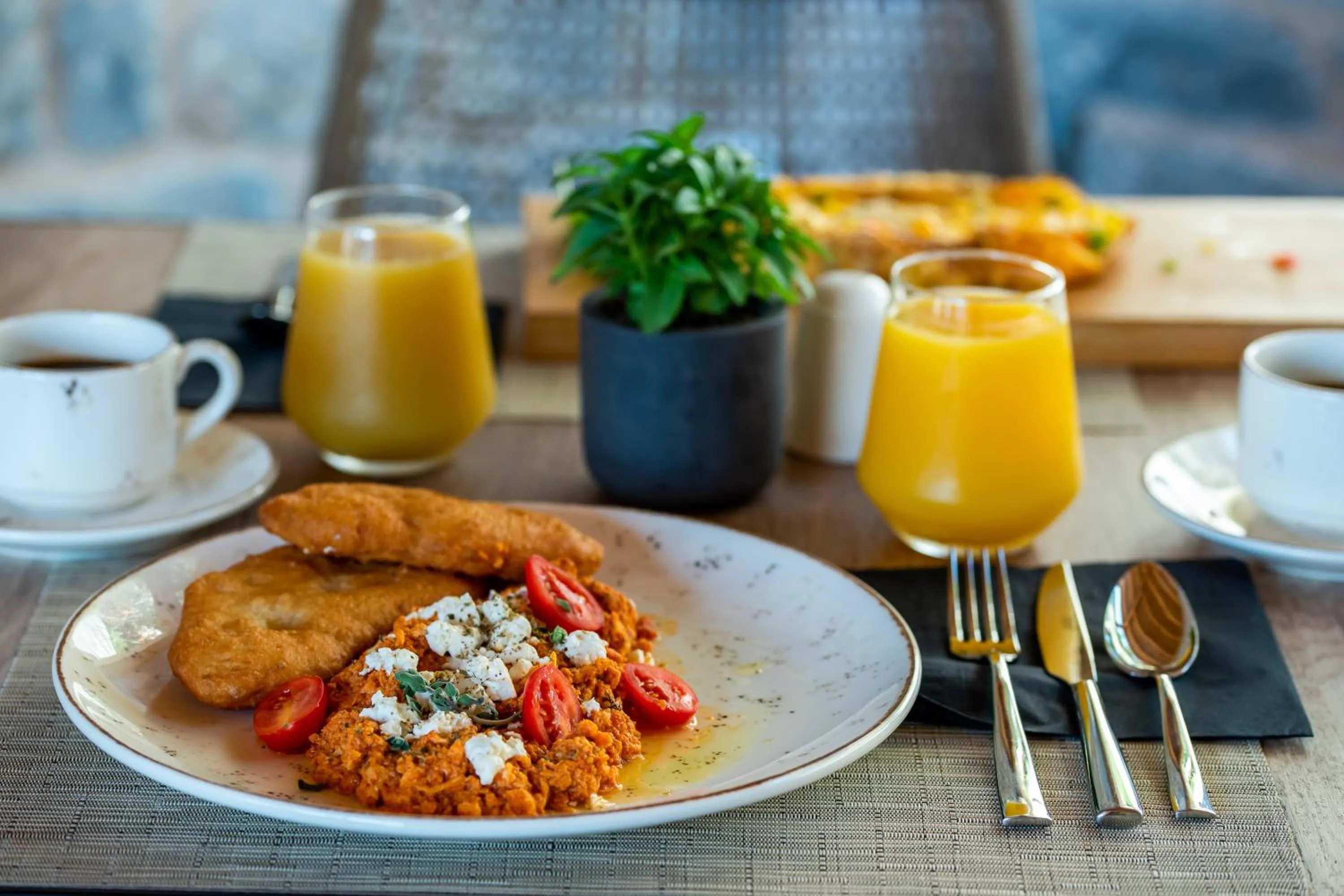 Food and drinks in Manifest Boutique Hotel