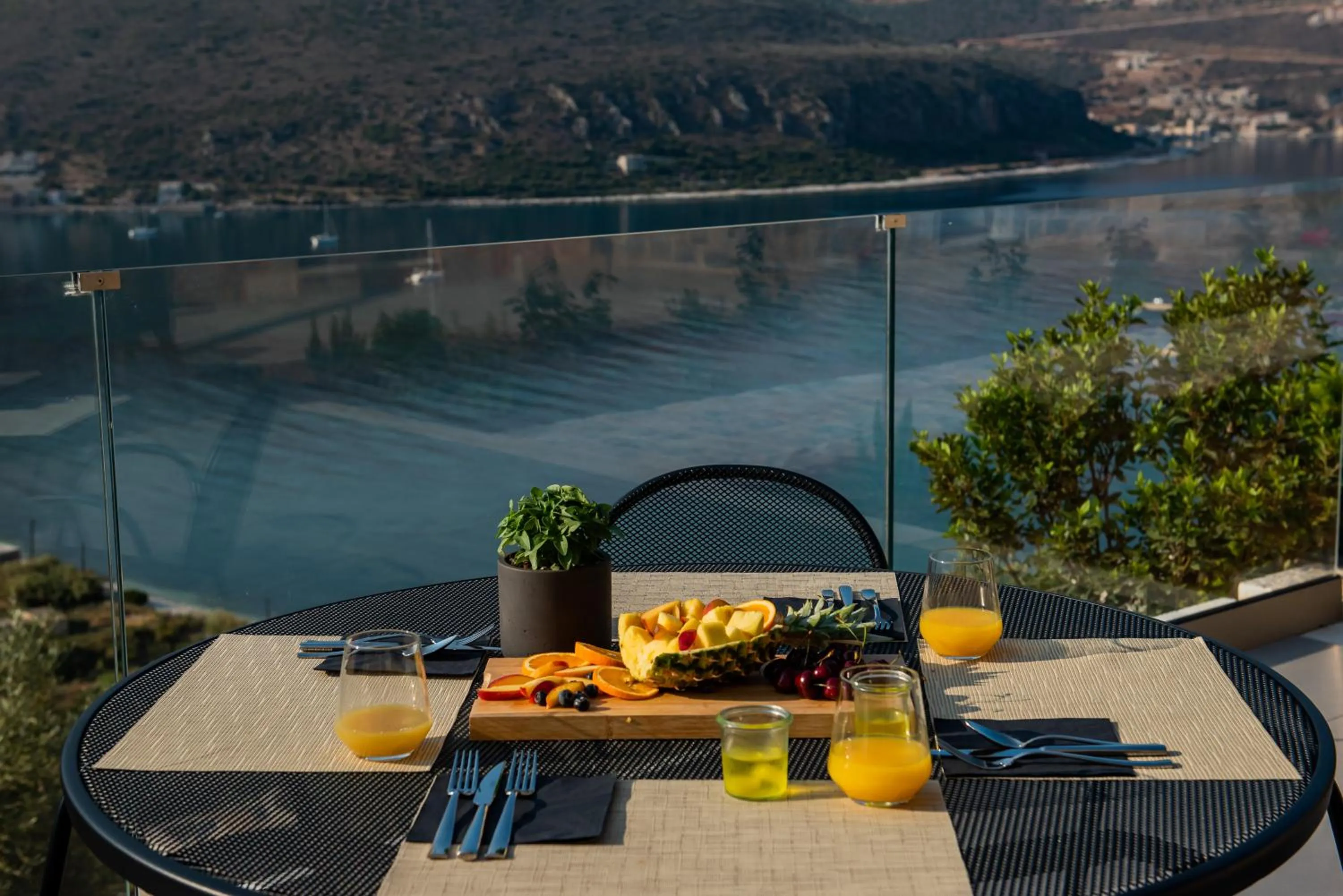 Restaurant/places to eat in Manifest Boutique Hotel