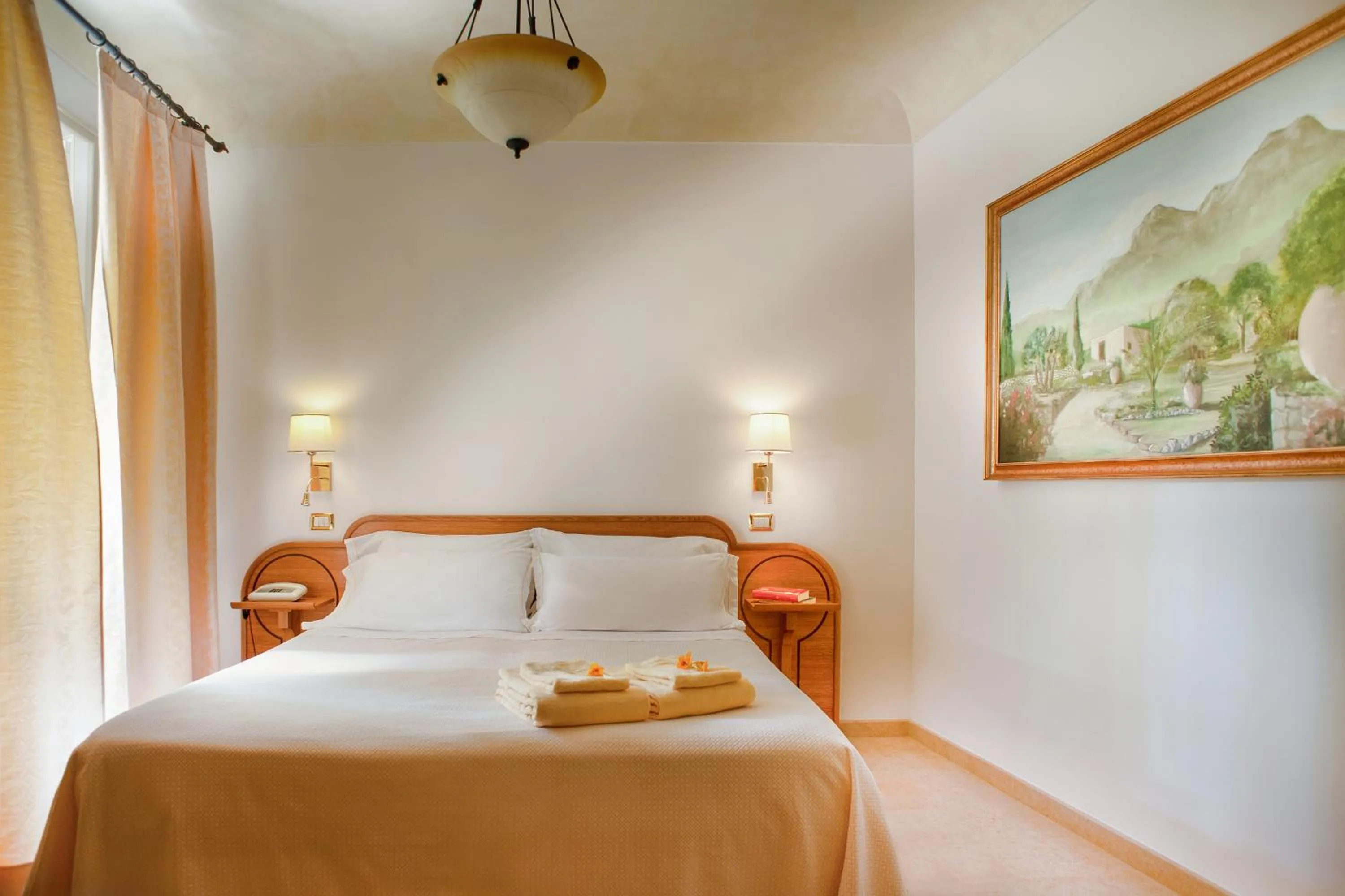 Bedroom, Bed in Hotel Villa Schuler