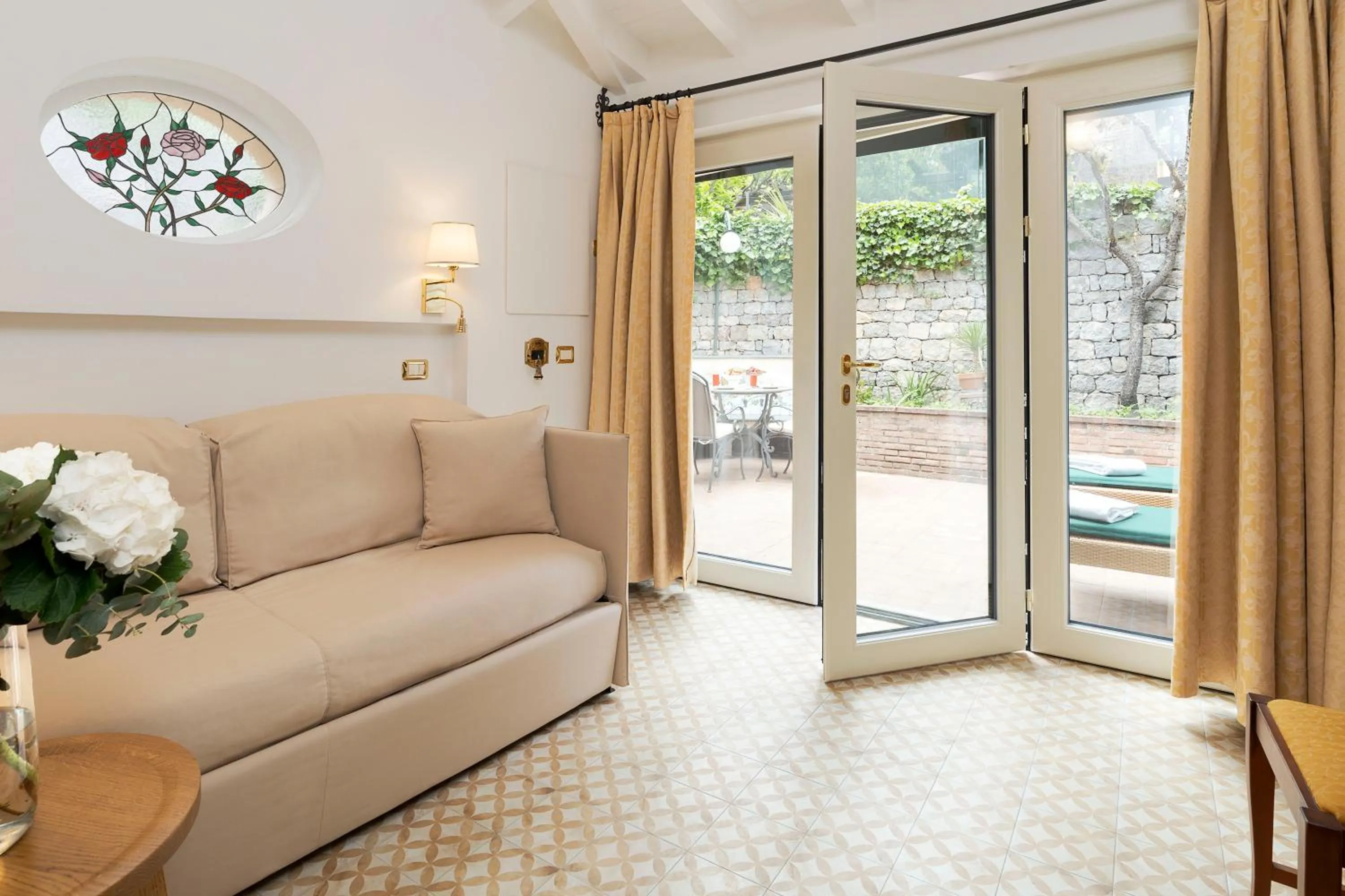 Communal lounge/ TV room in Hotel Villa Schuler