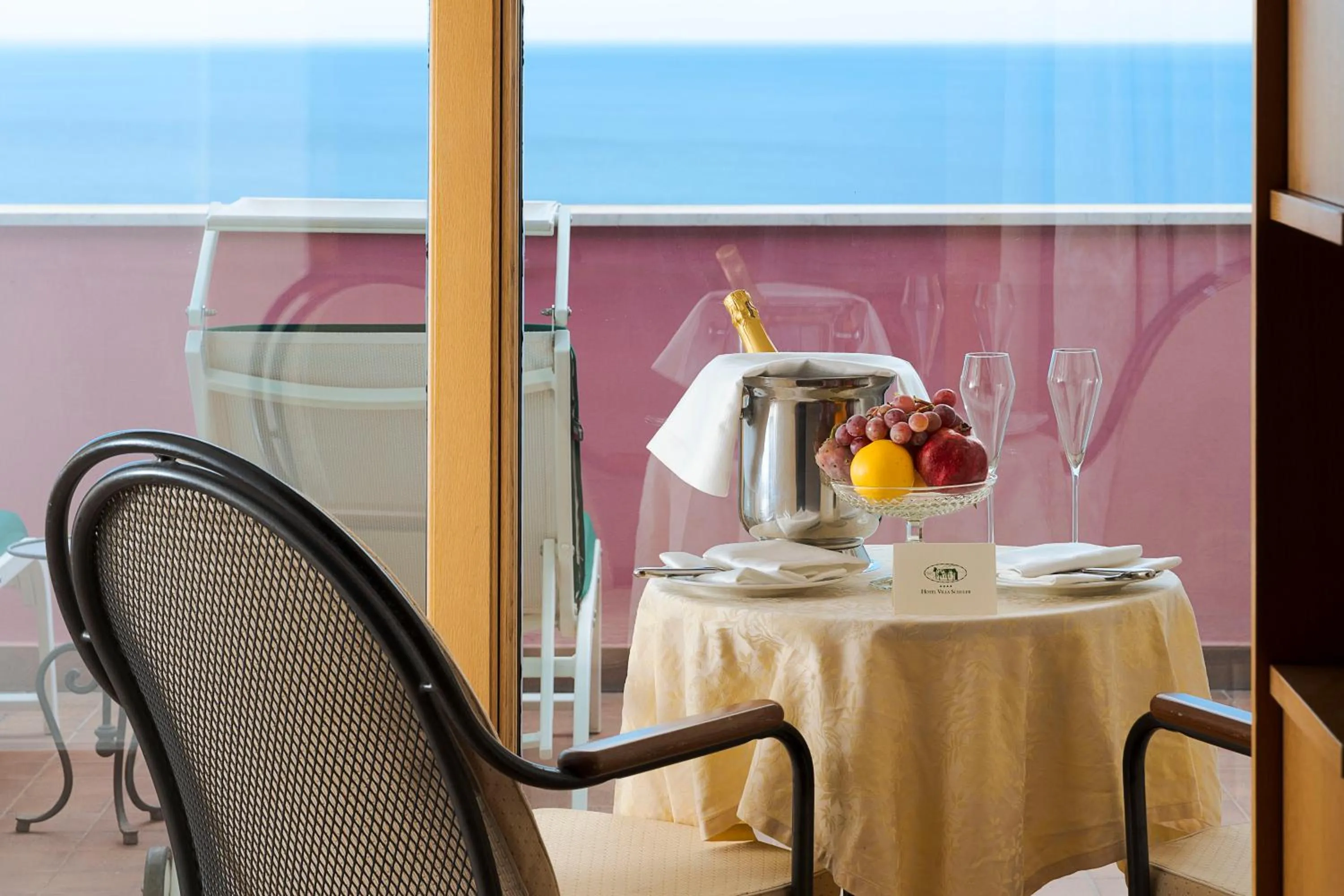 Food and drinks in Hotel Villa Schuler