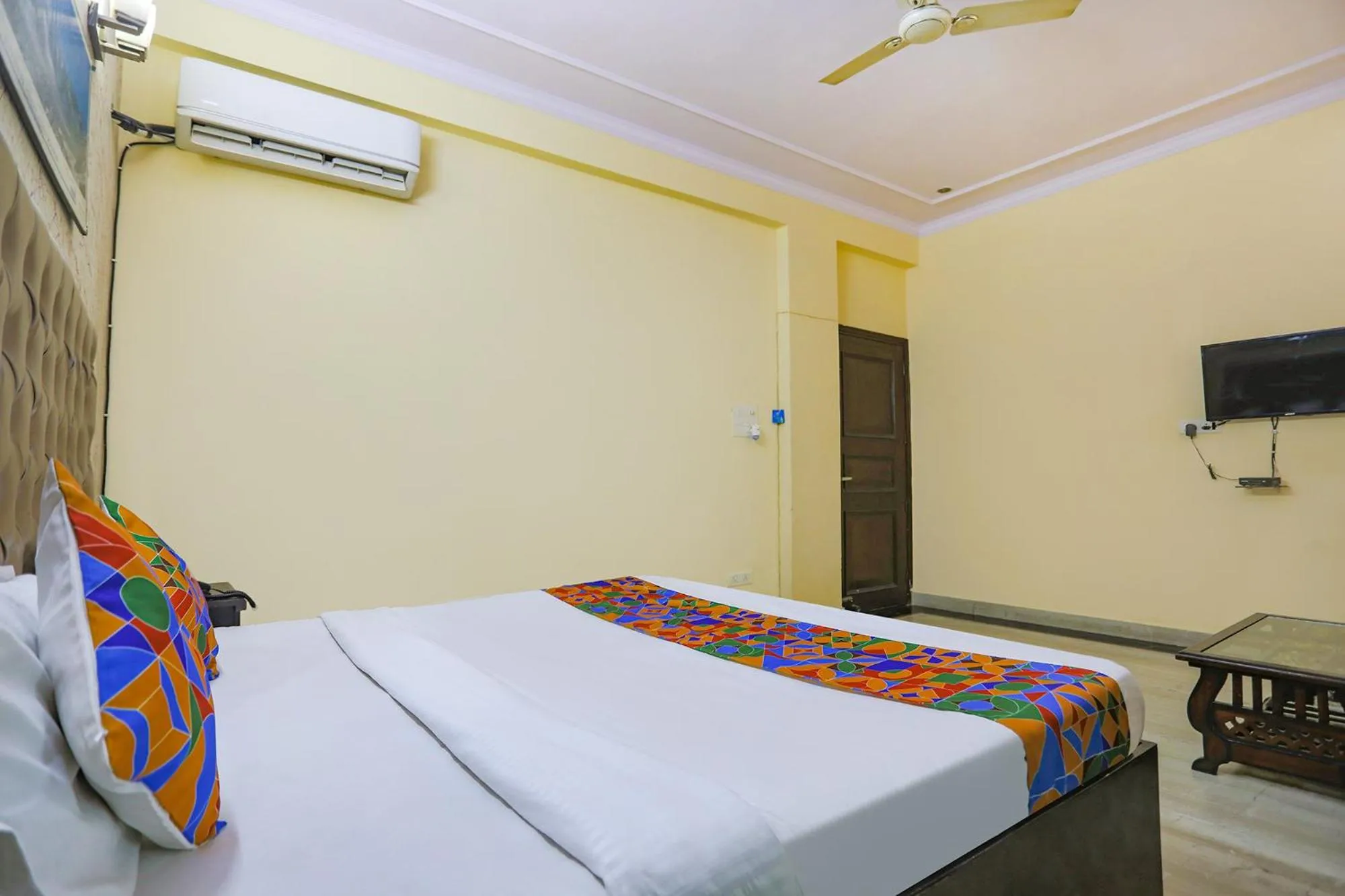 Bed in FabHotel HM Palace