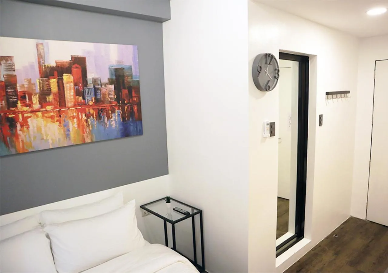 Photo of the whole room in mySTAY Hotel BGC East