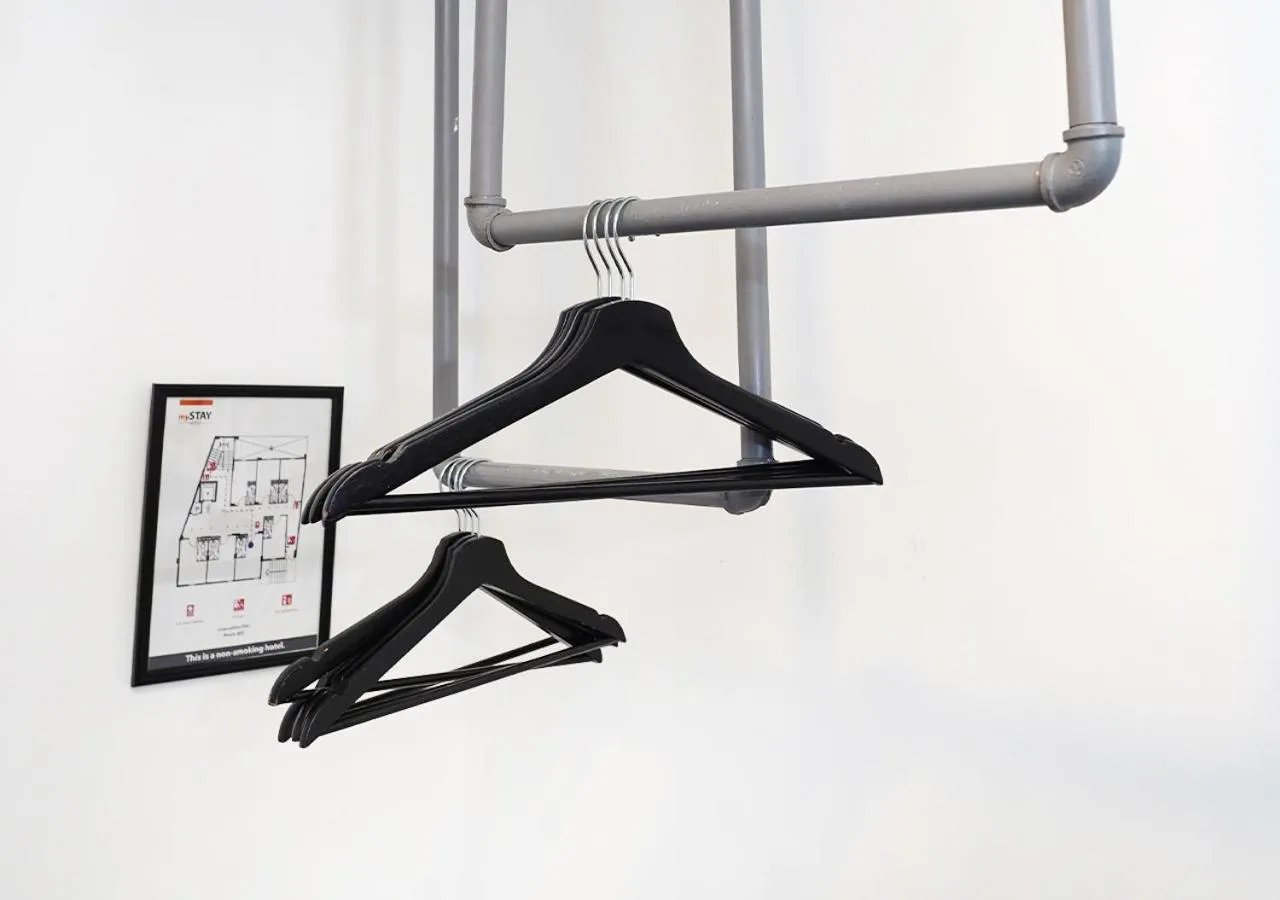 wardrobe in mySTAY Hotel BGC East