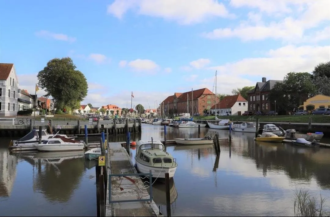 Nearby landmark in Landschaftliches Haus