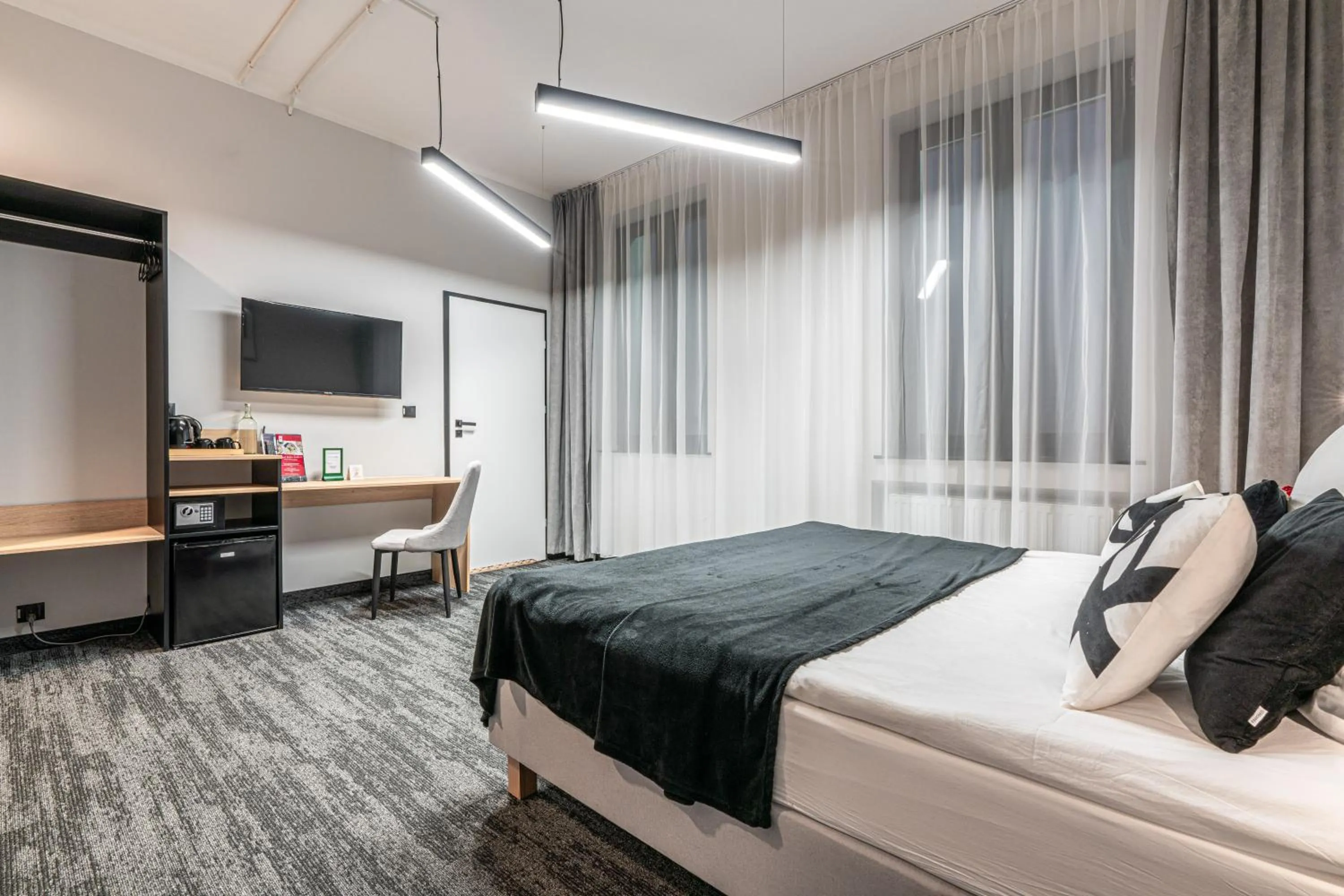 Photo of the whole room, Bed in VANTA Business Center