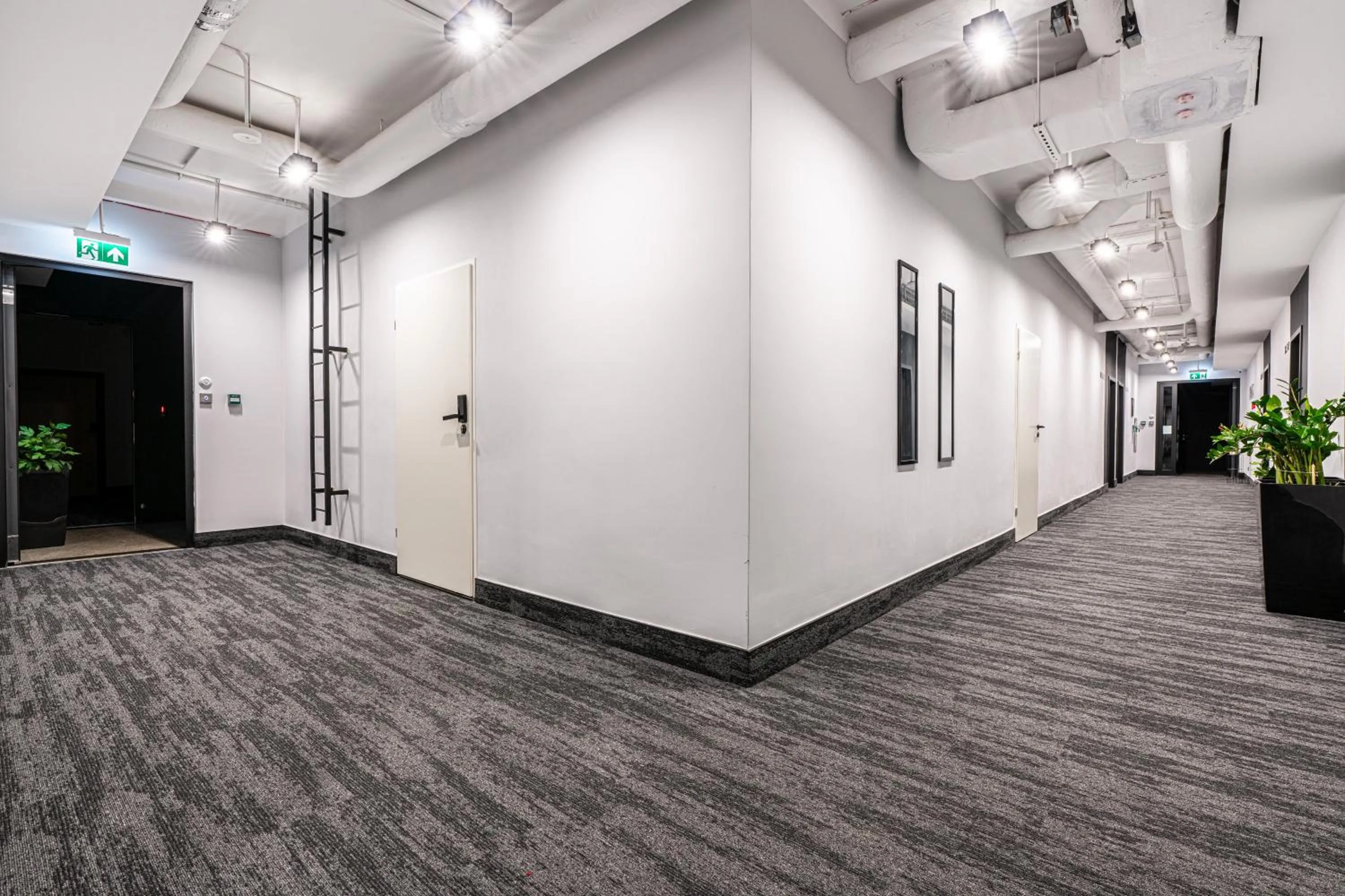 Lobby or reception in VANTA Business Center