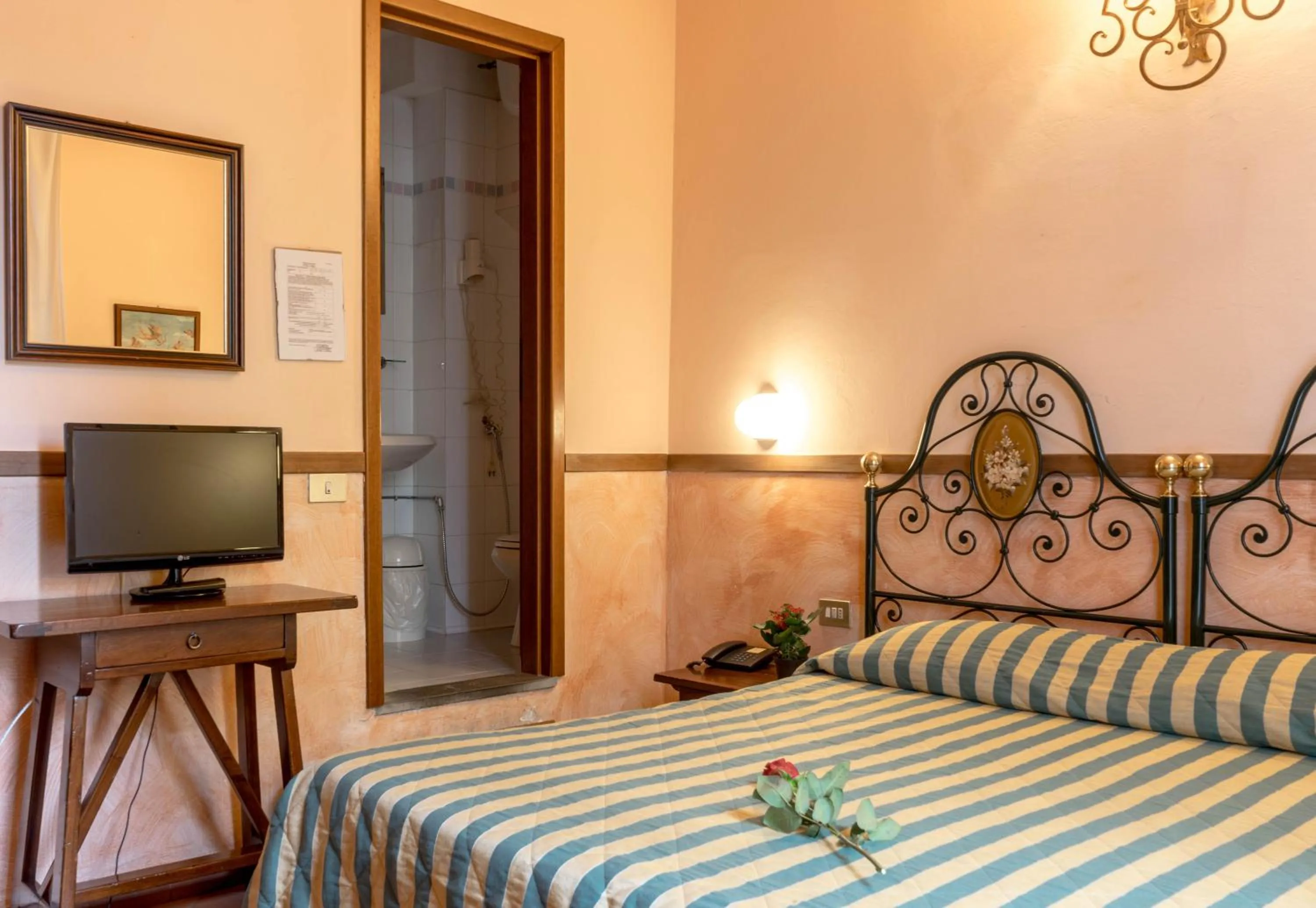 TV and multimedia, Bed in Hotel Monica