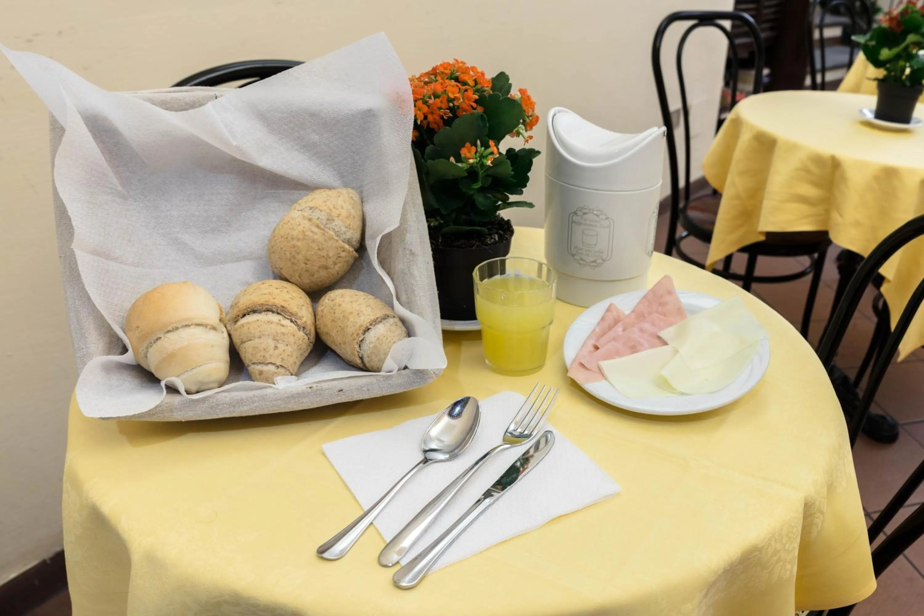 Food and drinks in Hotel Monica