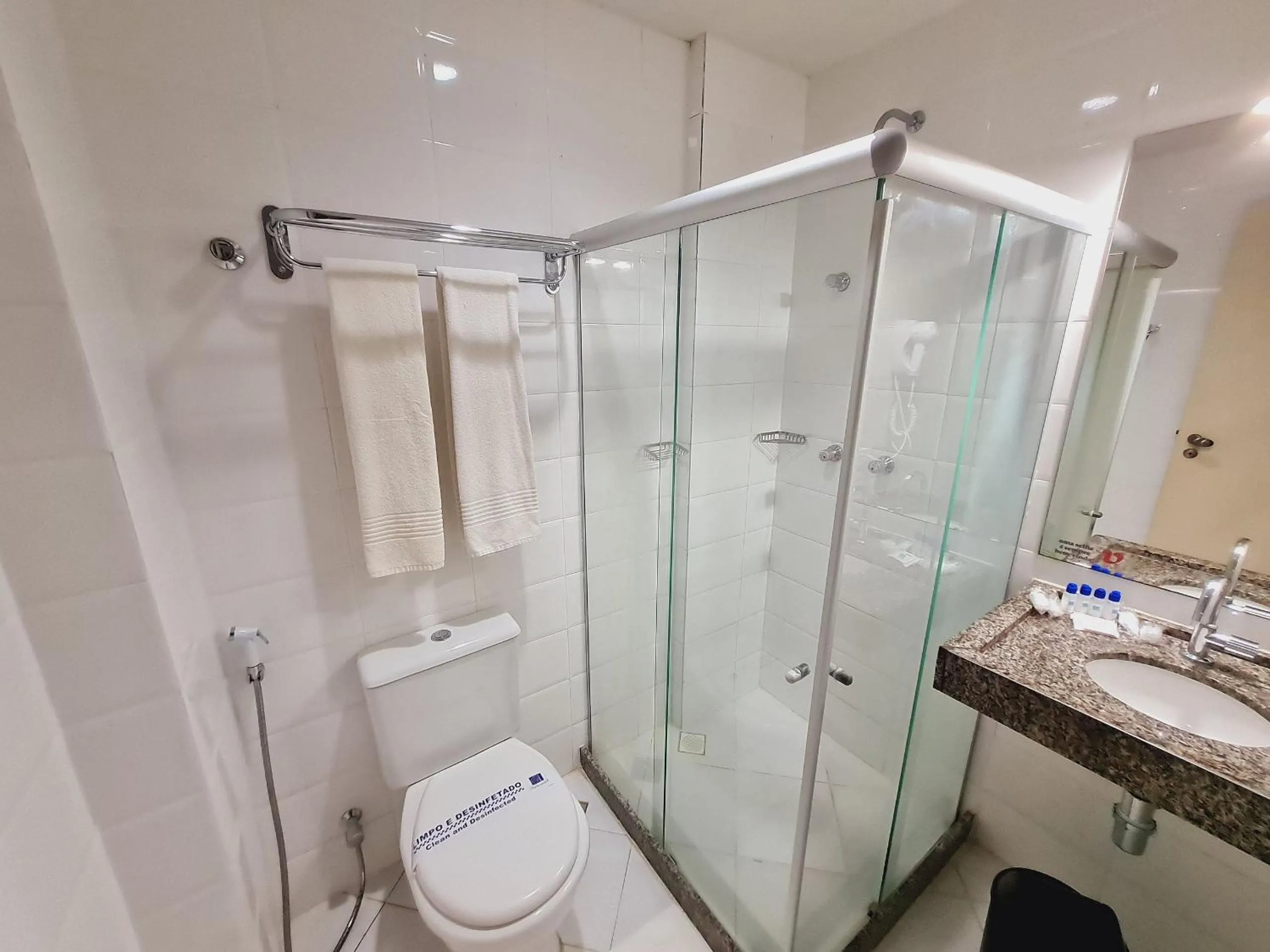 Toilet in Ambassador Unidades Autônomas