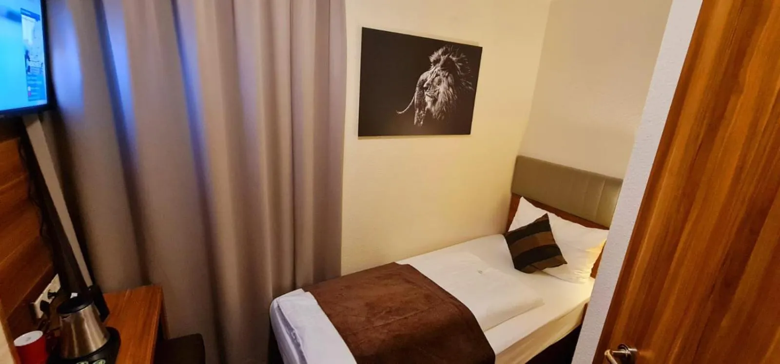 Bedroom, Bed in Hotel Frankfurt Messe