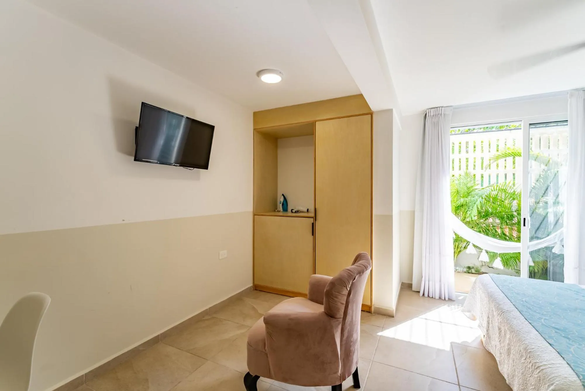 TV and multimedia, Bed in Bed Away Studios