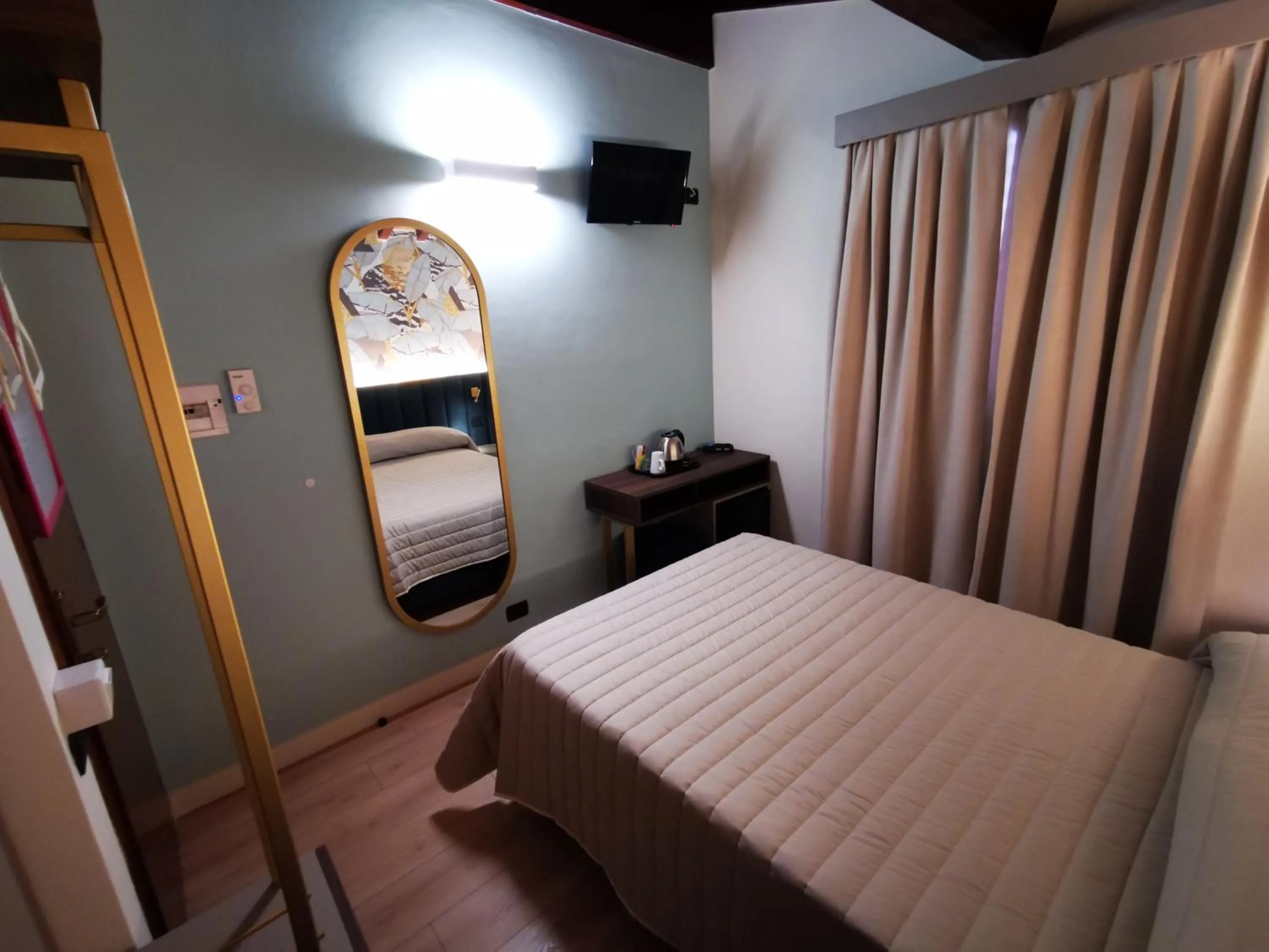 Bedroom, Bed in Hotel Balcony