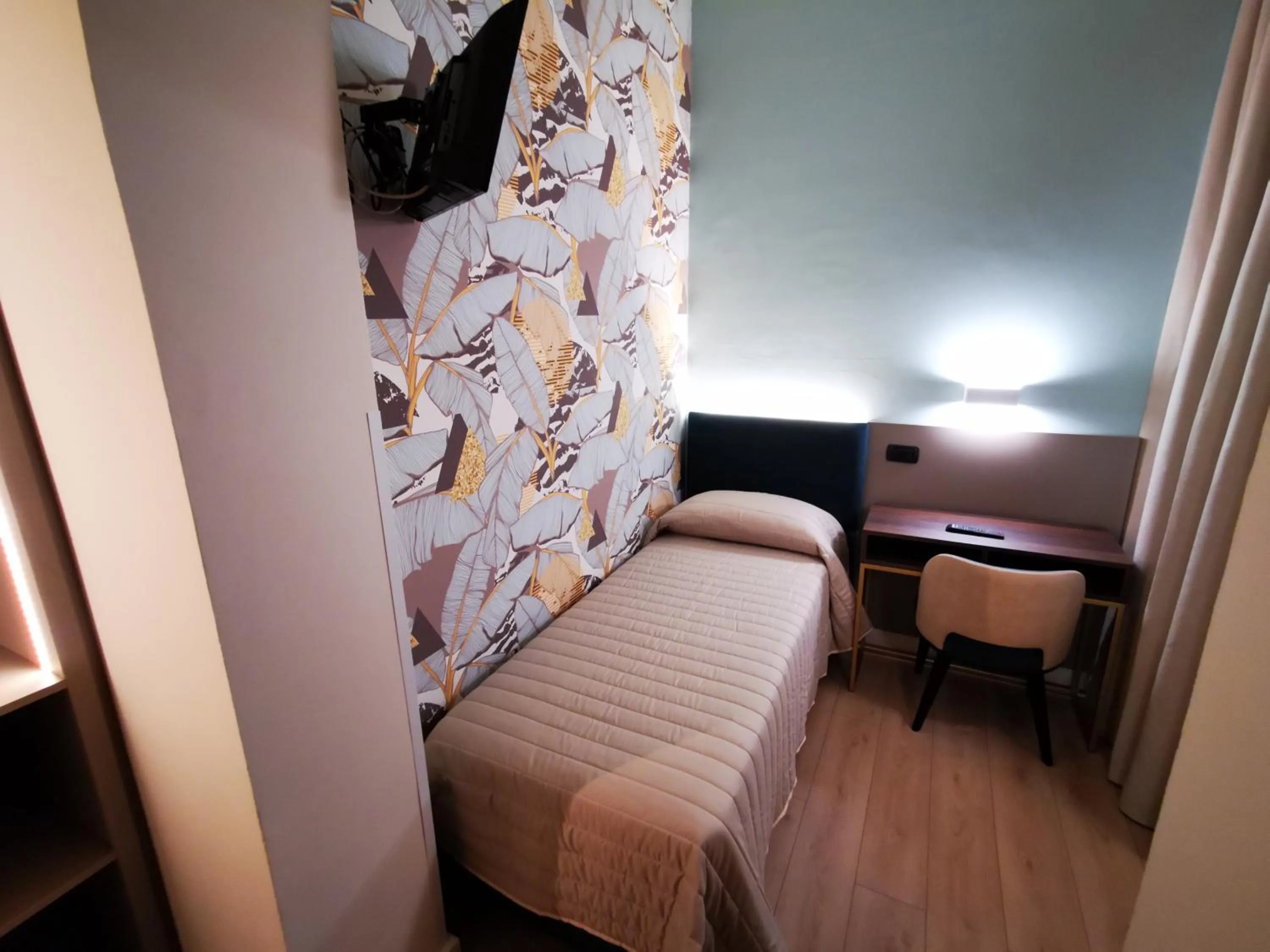 Bedroom, Bed in Hotel Balcony