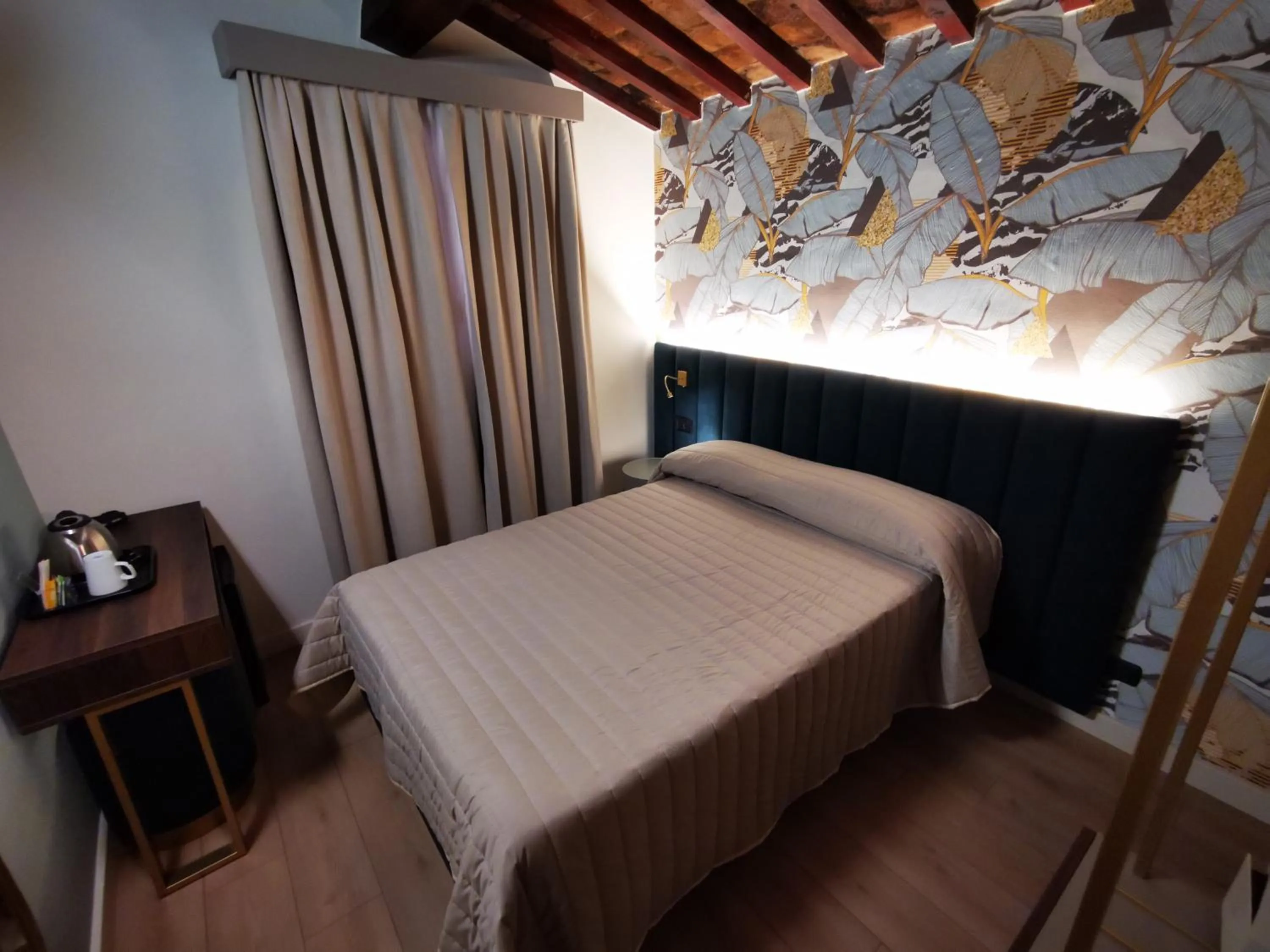 Bedroom, Bed in Hotel Balcony