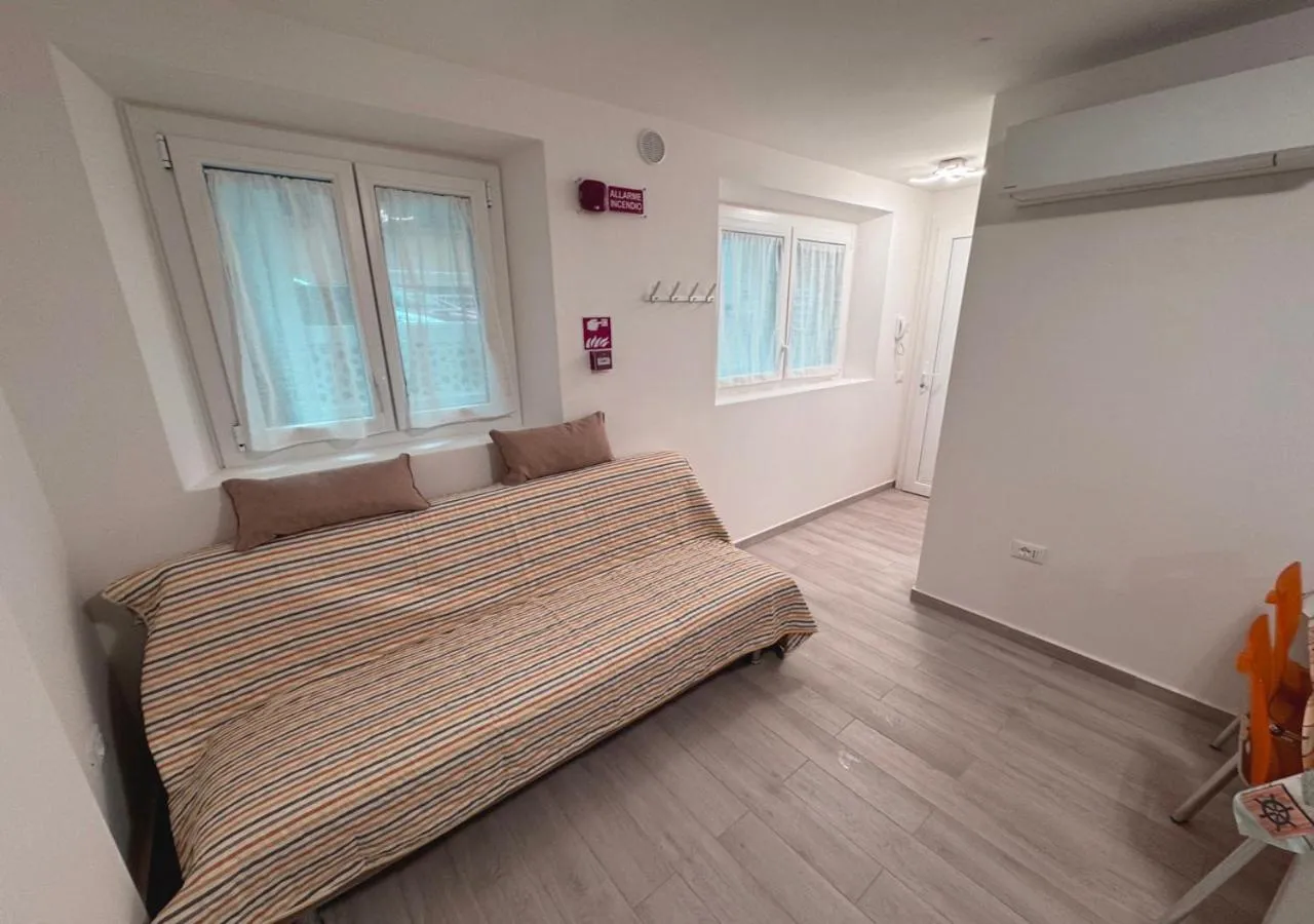 Living room, Bed in Hotel Corno d'Oro