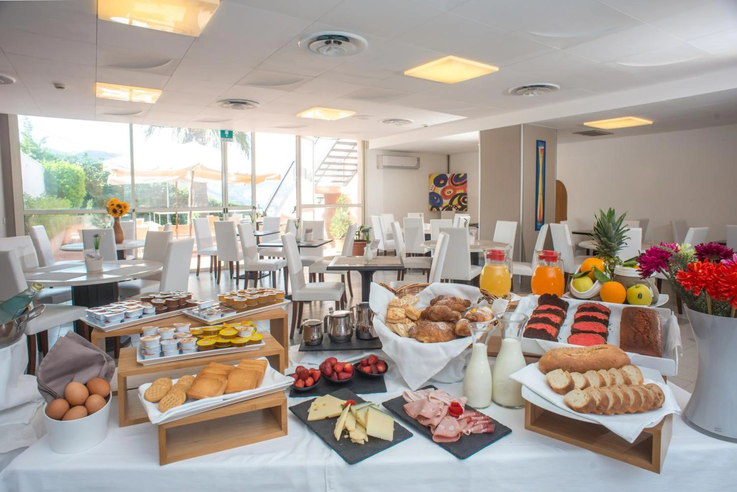 Restaurant/places to eat in Hotel Bel 3