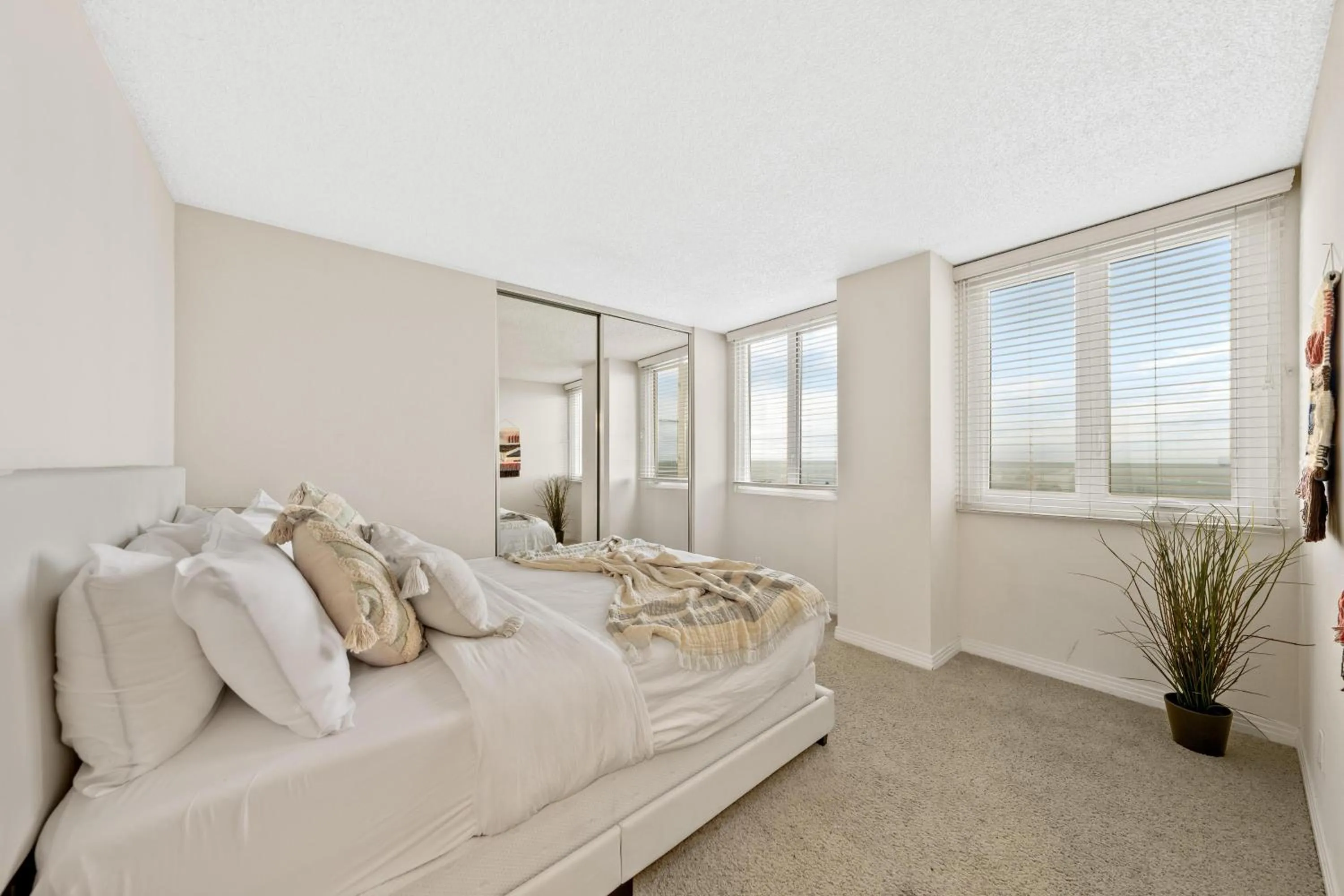 Bedroom, Bed in The tulip Marina Highrise with ocean view