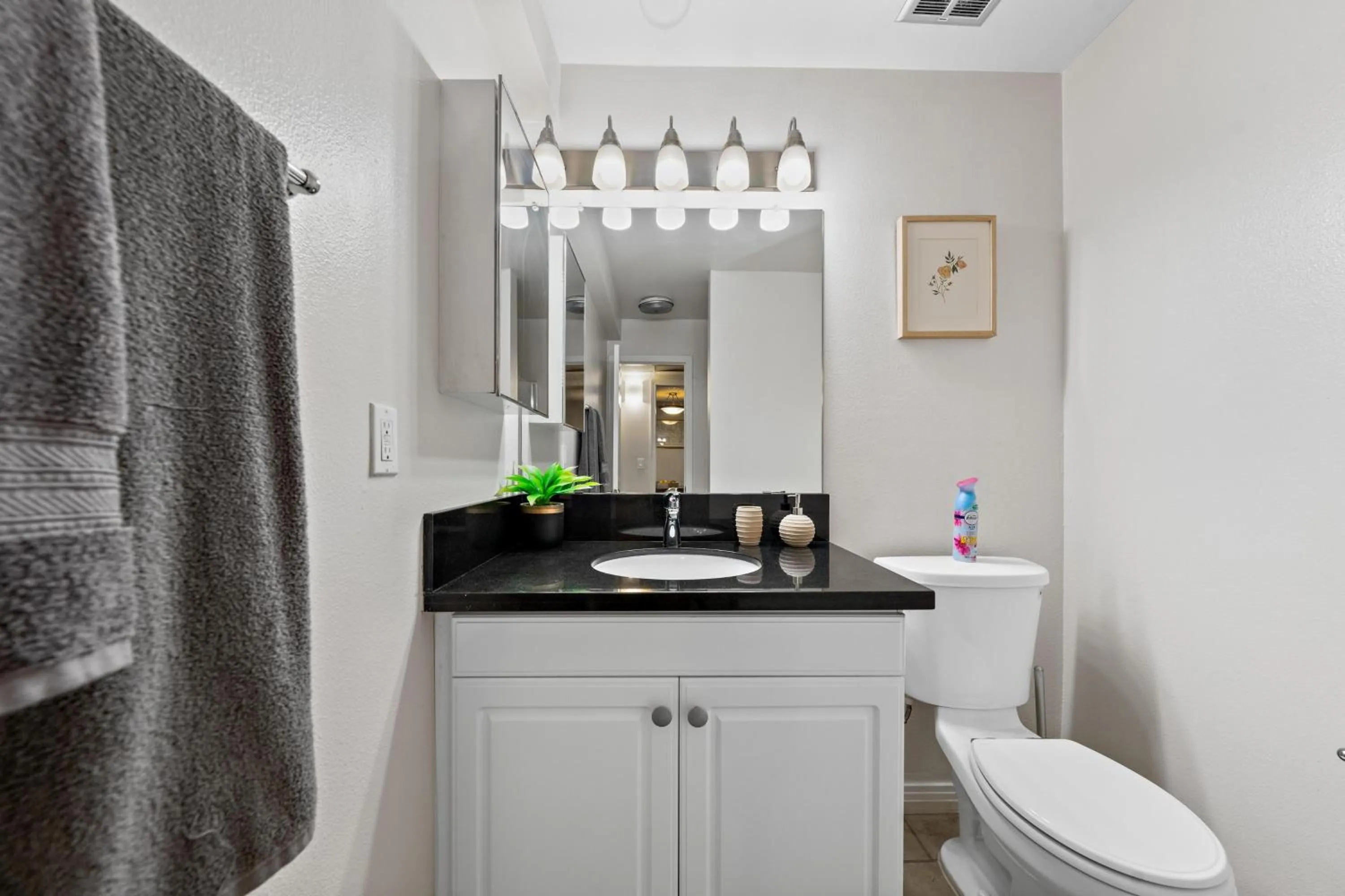 Bathroom in The tulip Marina Highrise with ocean view