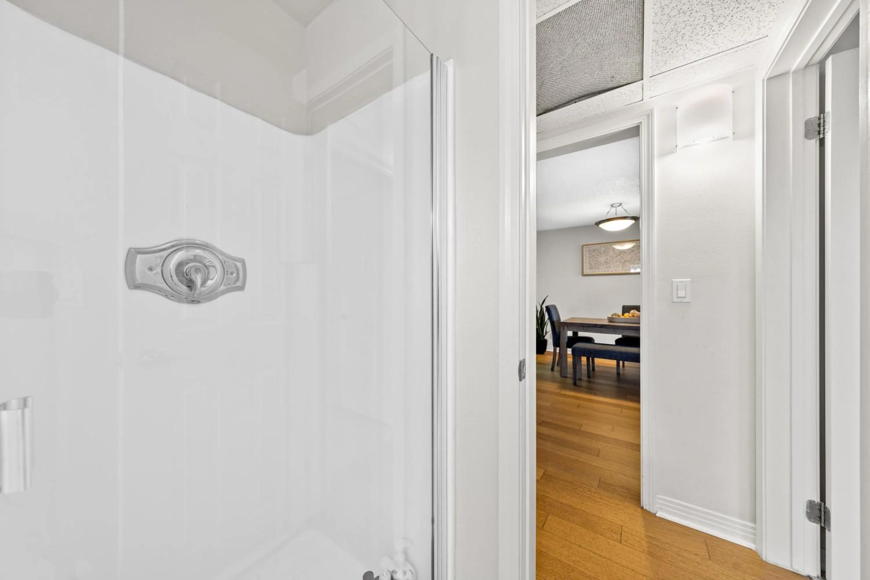 Bathroom in The tulip Marina Highrise with ocean view