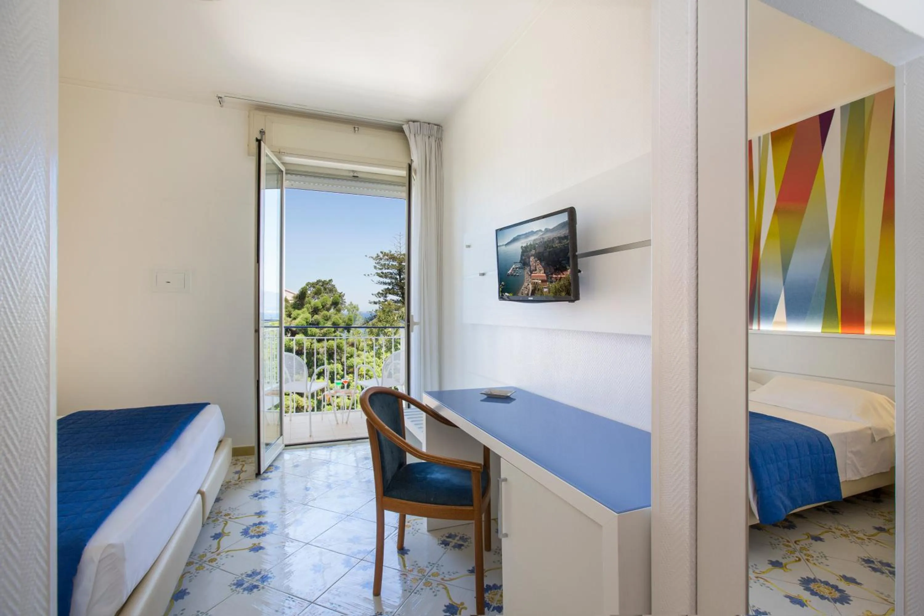 Balcony/Terrace, Bed in Hotel La Meridiana