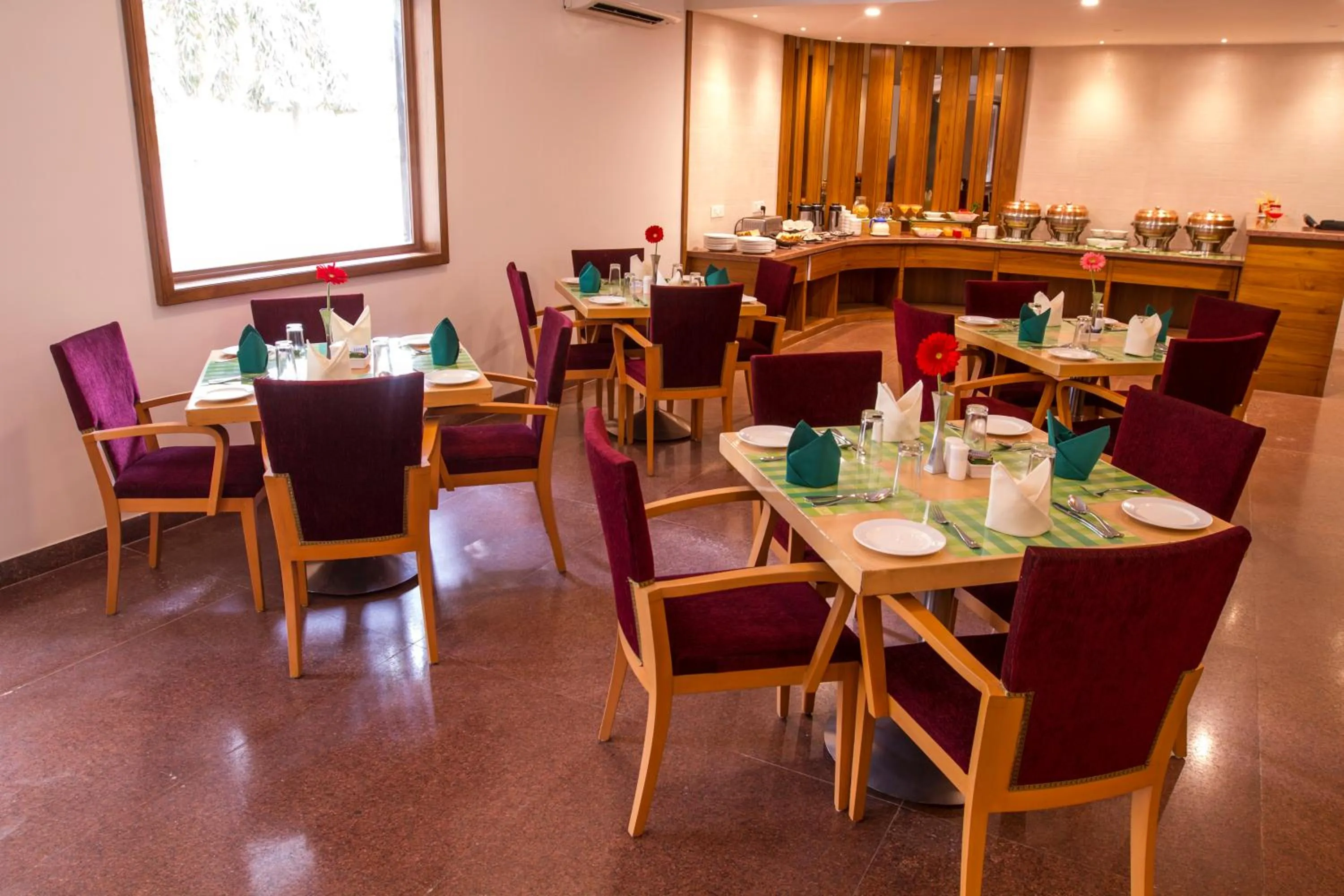Restaurant/places to eat in 7 Apple Hotel Pimpri Pune