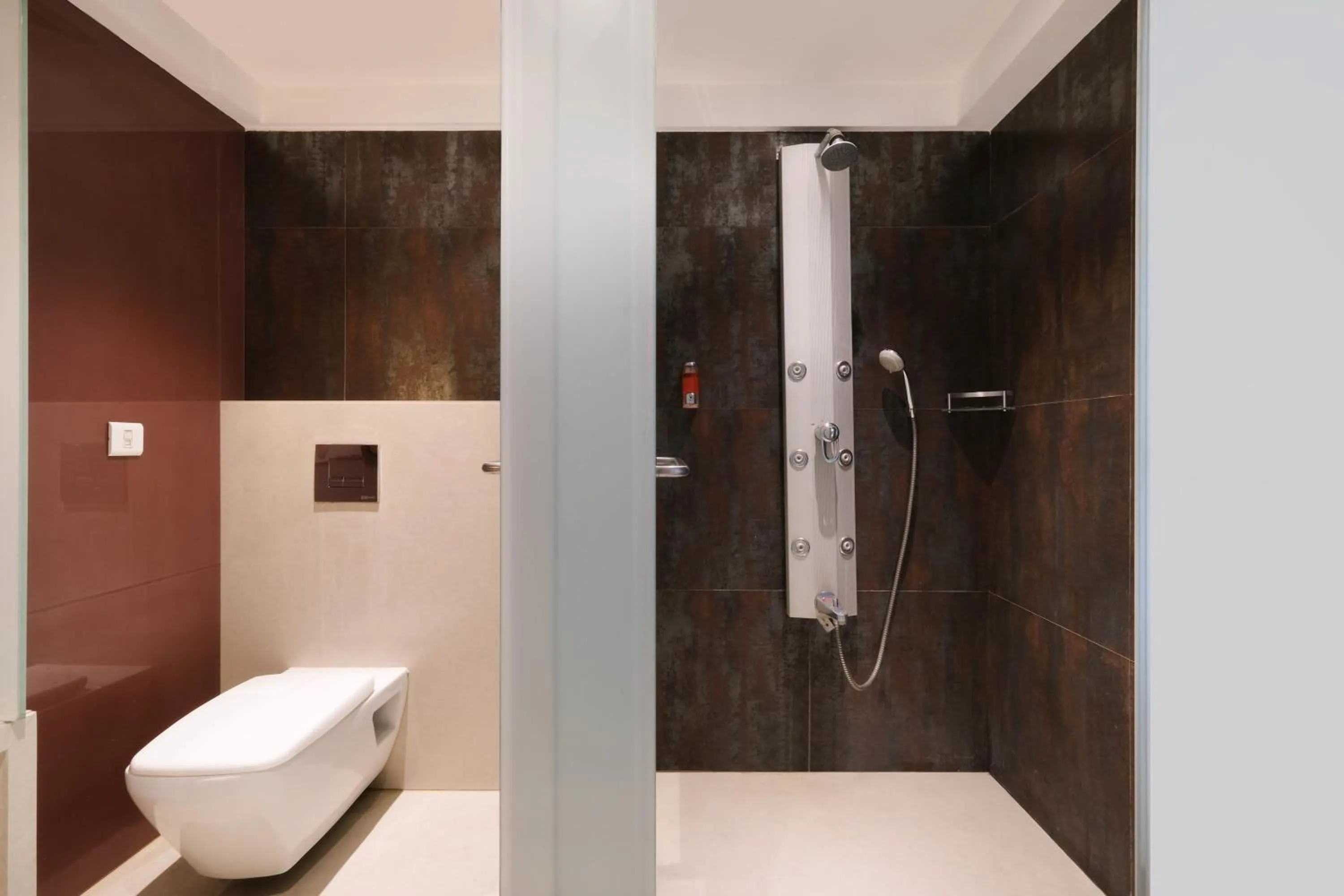 Shower in 7 Apple Hotel Pimpri Pune