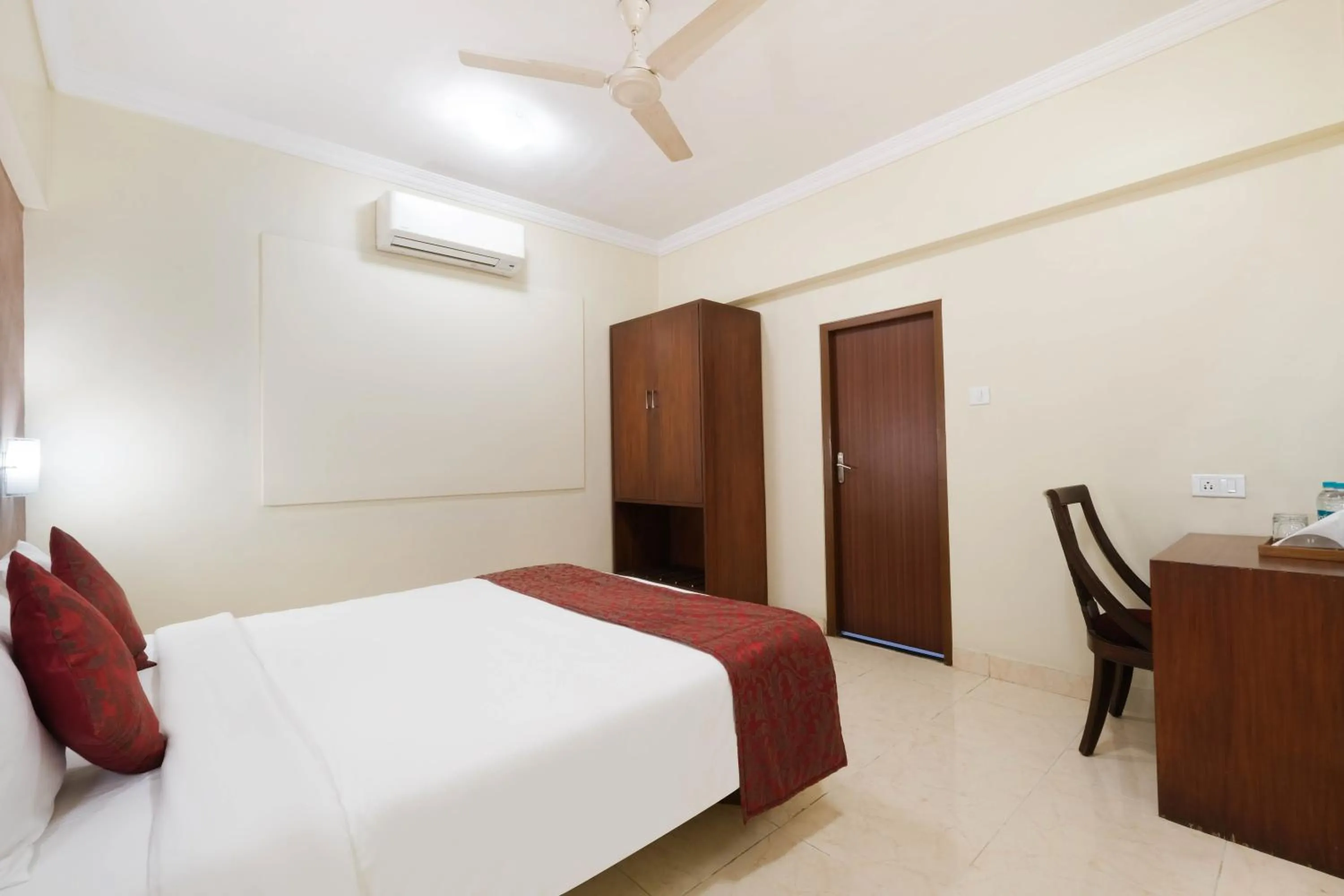 Bed in 7 Apple Hotel Pimpri Pune