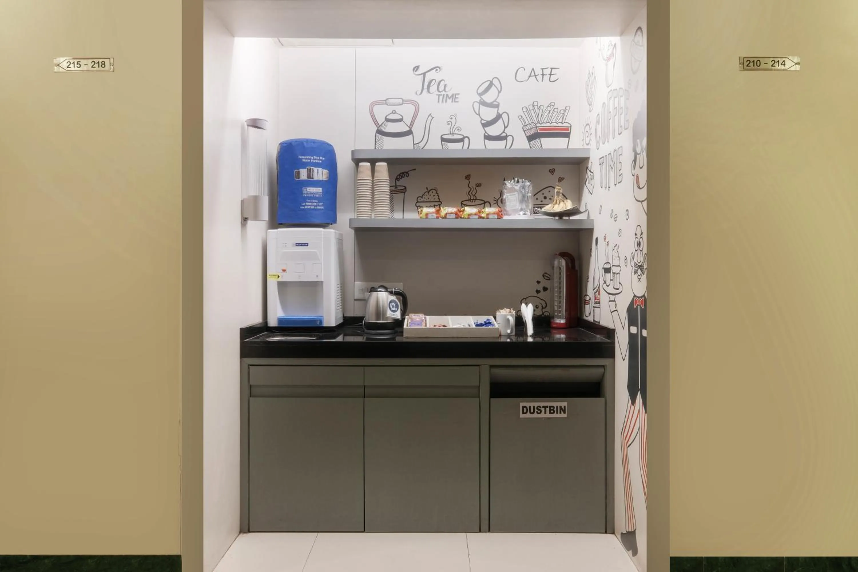 Coffee/tea facilities in 7 Apple Hotel Pimpri Pune