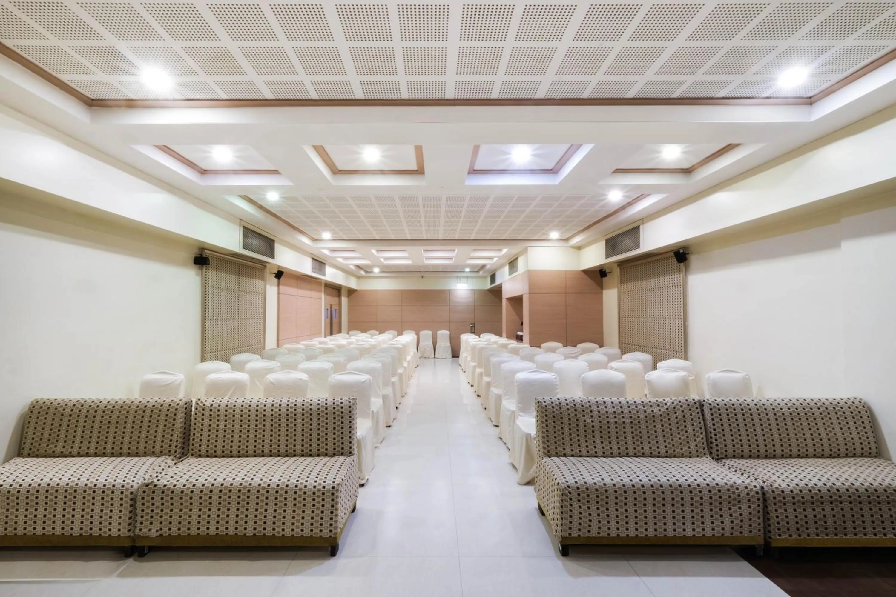 Banquet/Function facilities in 7 Apple Hotel Pimpri Pune