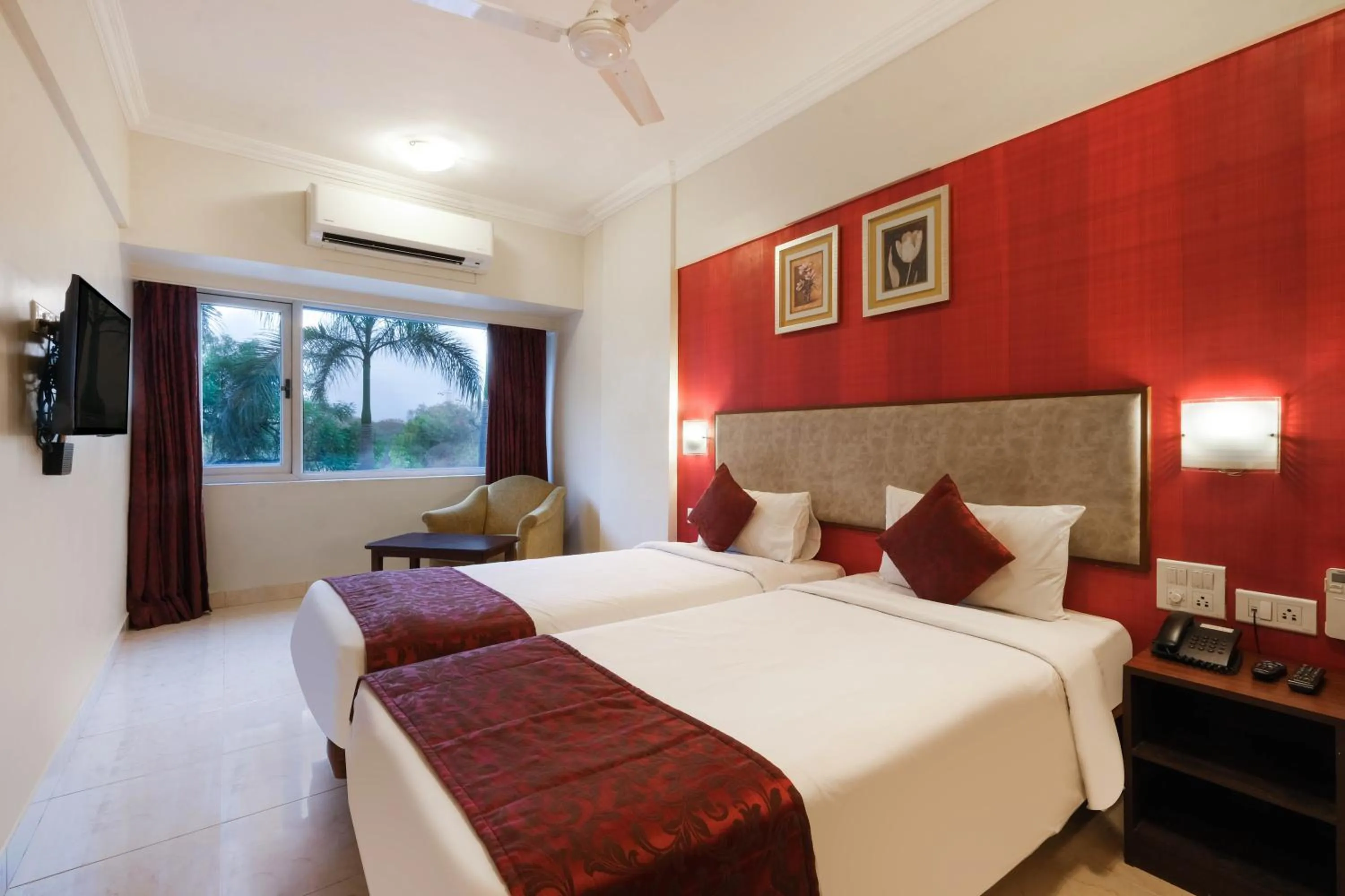 Bed in 7 Apple Hotel Pimpri Pune