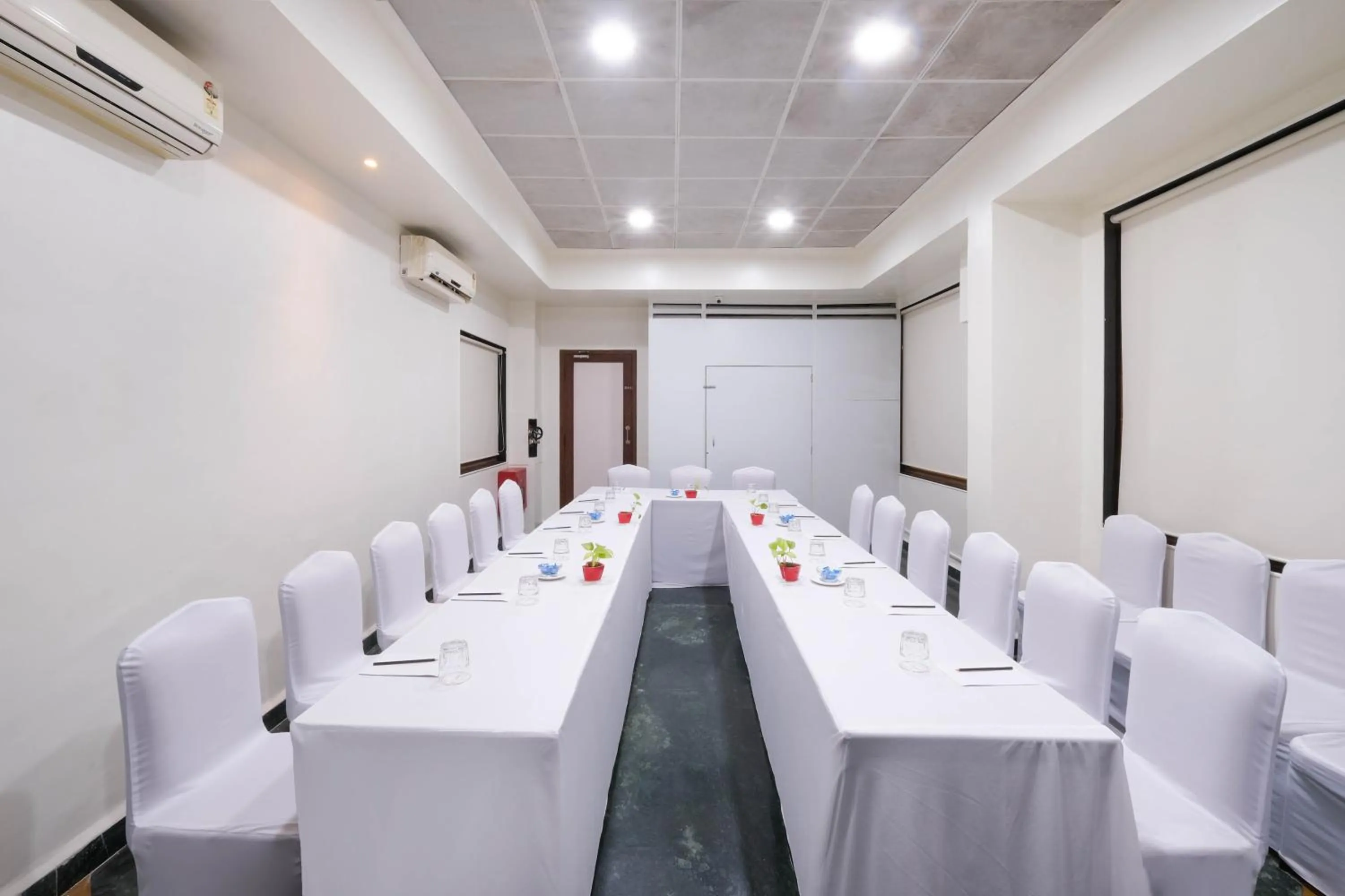 Meeting/conference room in 7 Apple Hotel Pimpri Pune