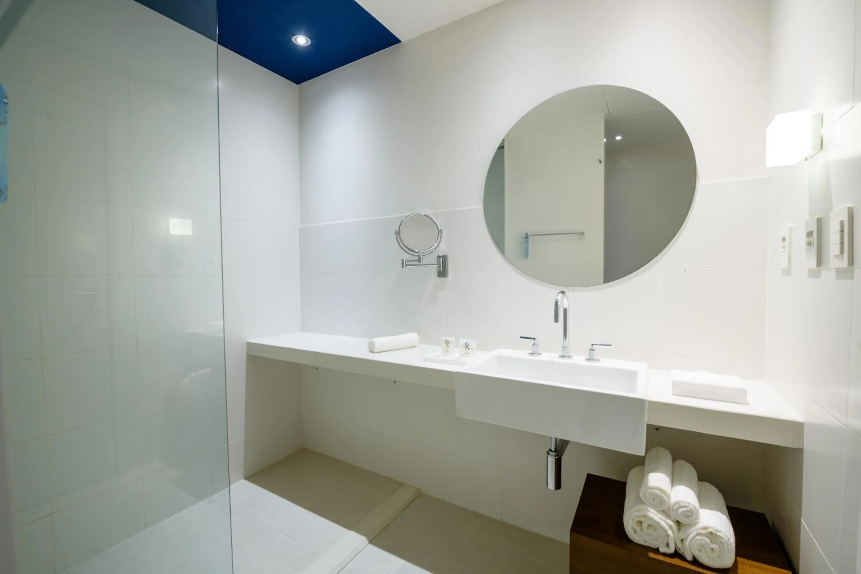 Shower in Lagune Barra Hotel