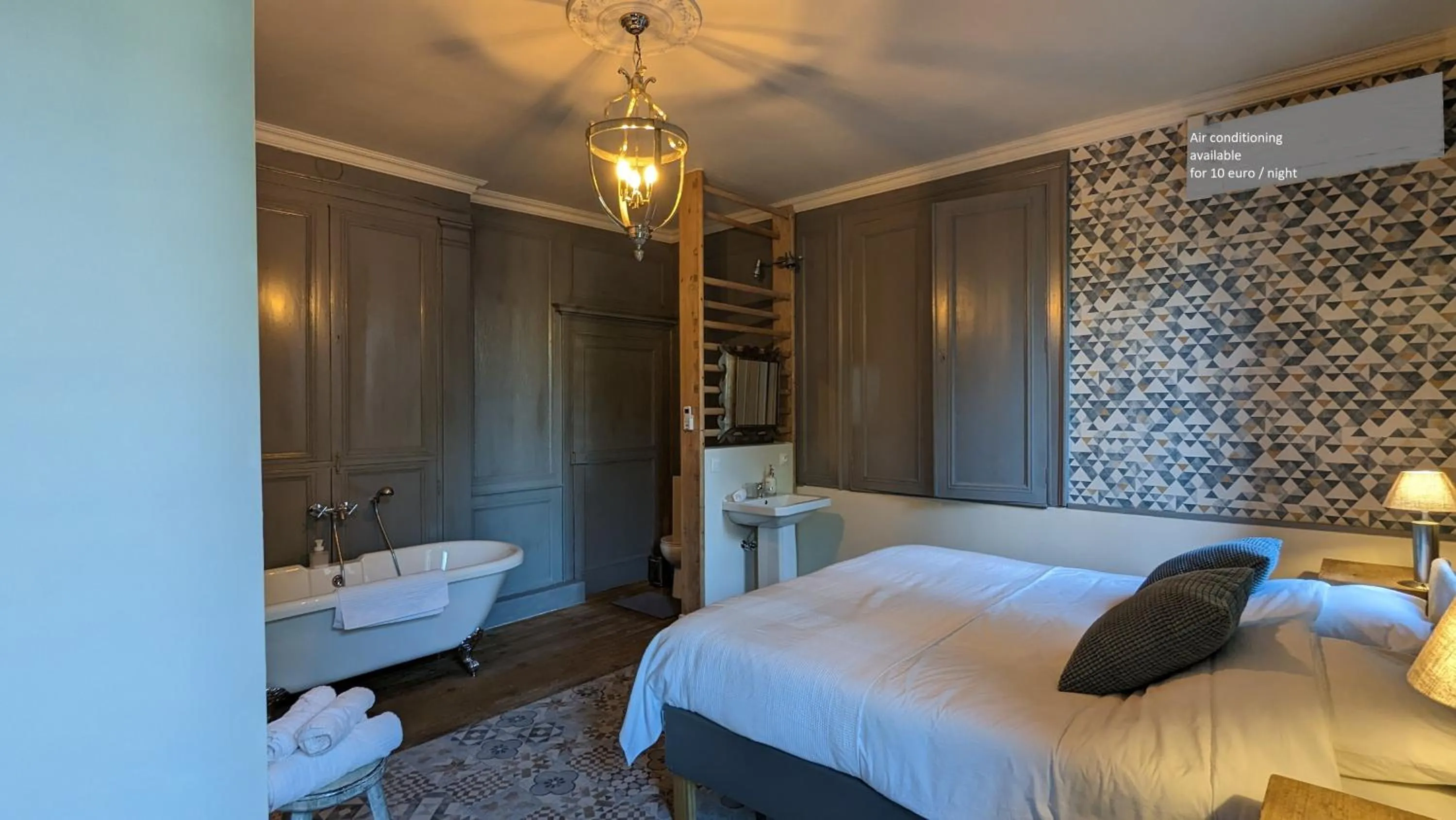 Toilet, Bed in Manoir La Cerise