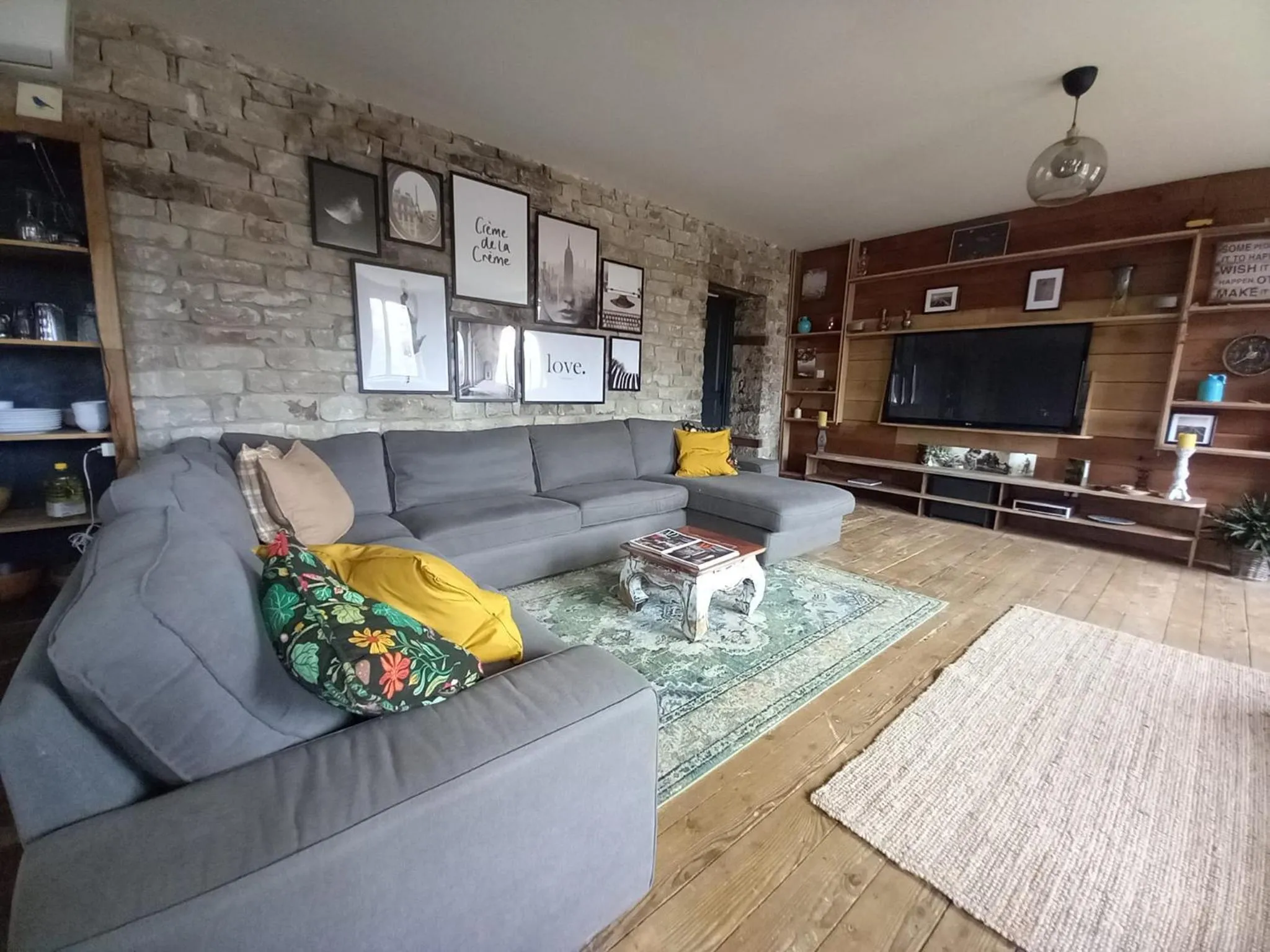 TV and multimedia in Manoir La Cerise