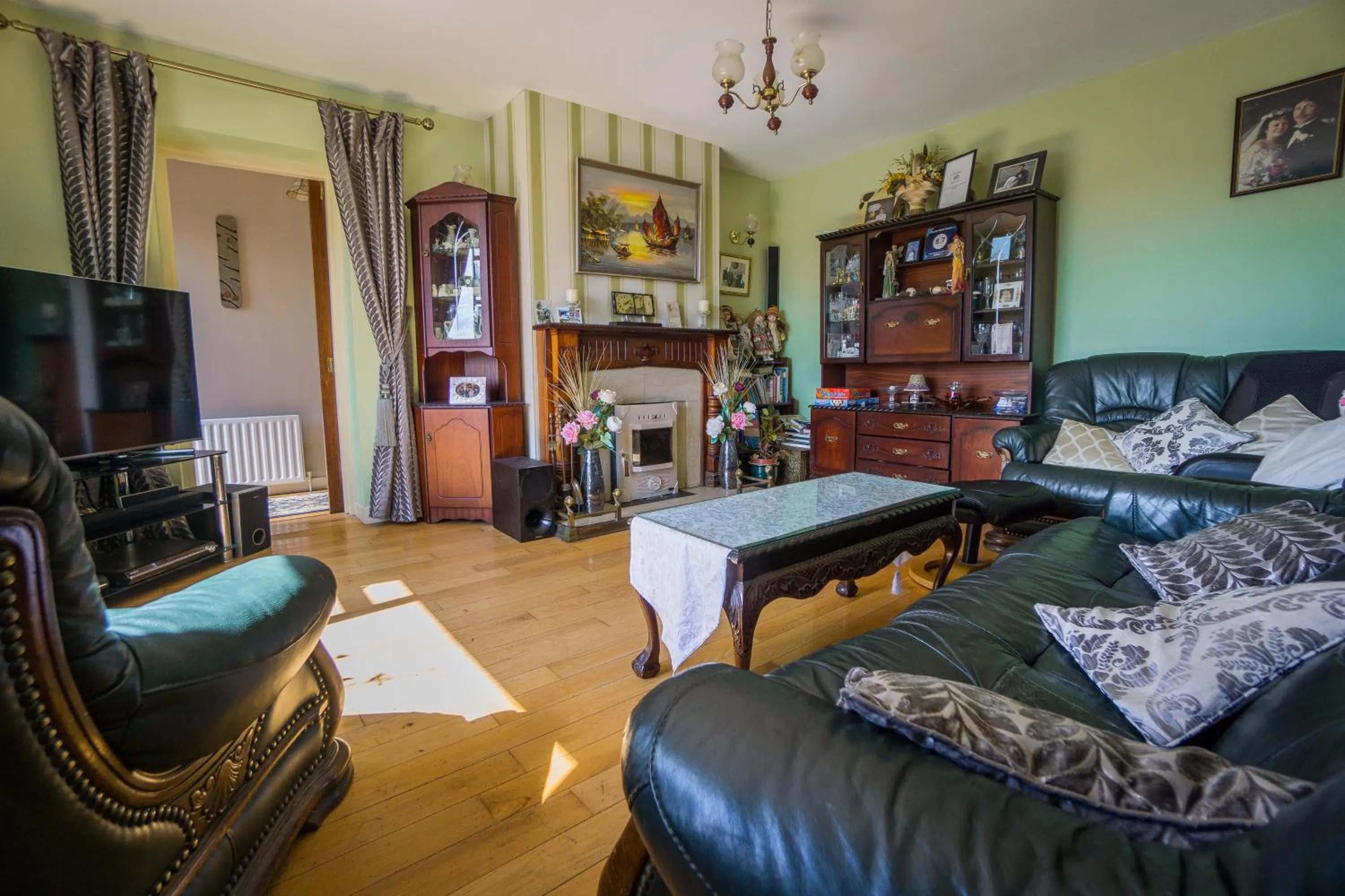 Living room, Bed in Castle View House