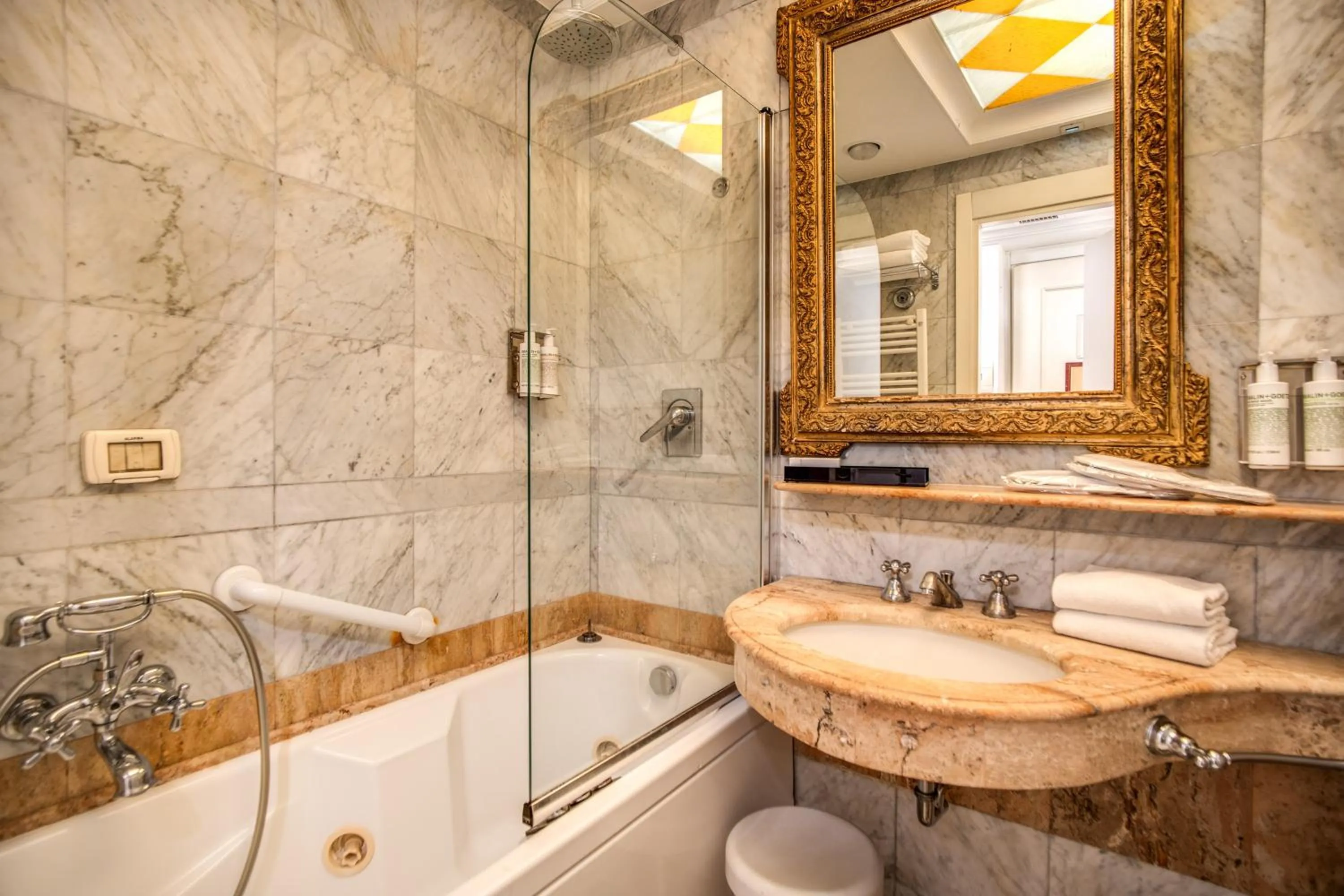 Shower in The Britannia Hotel