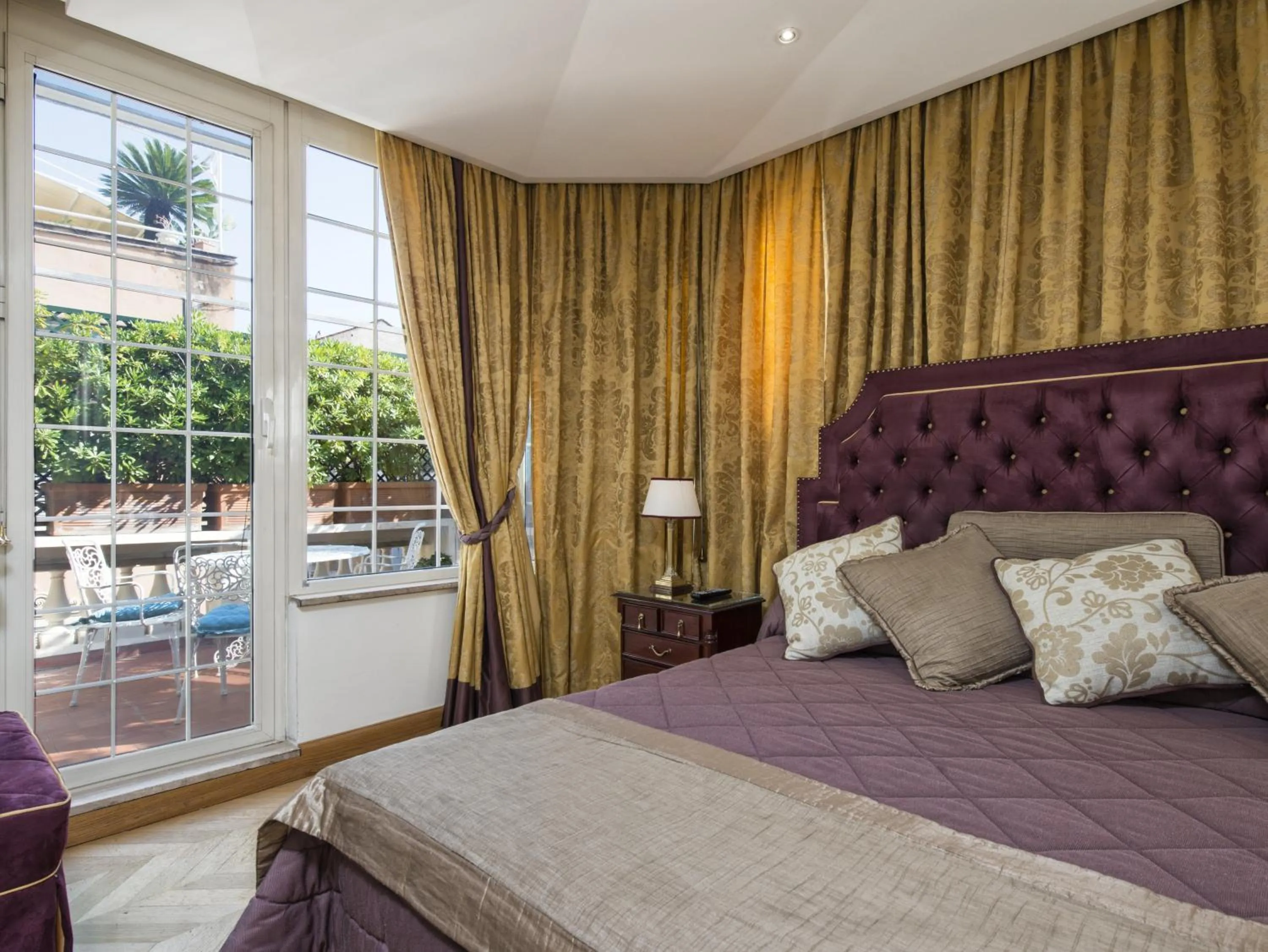 Balcony/Terrace, Bed in The Britannia Hotel