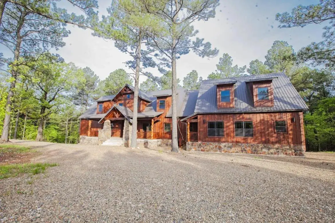 Stone Mountain Lodge 5000sqft 6 Bed Game Room Pool Table Hot Tub Stone Mountain Lodge 5000sqft 6 Bed Game Room Pool Table Hot Tub