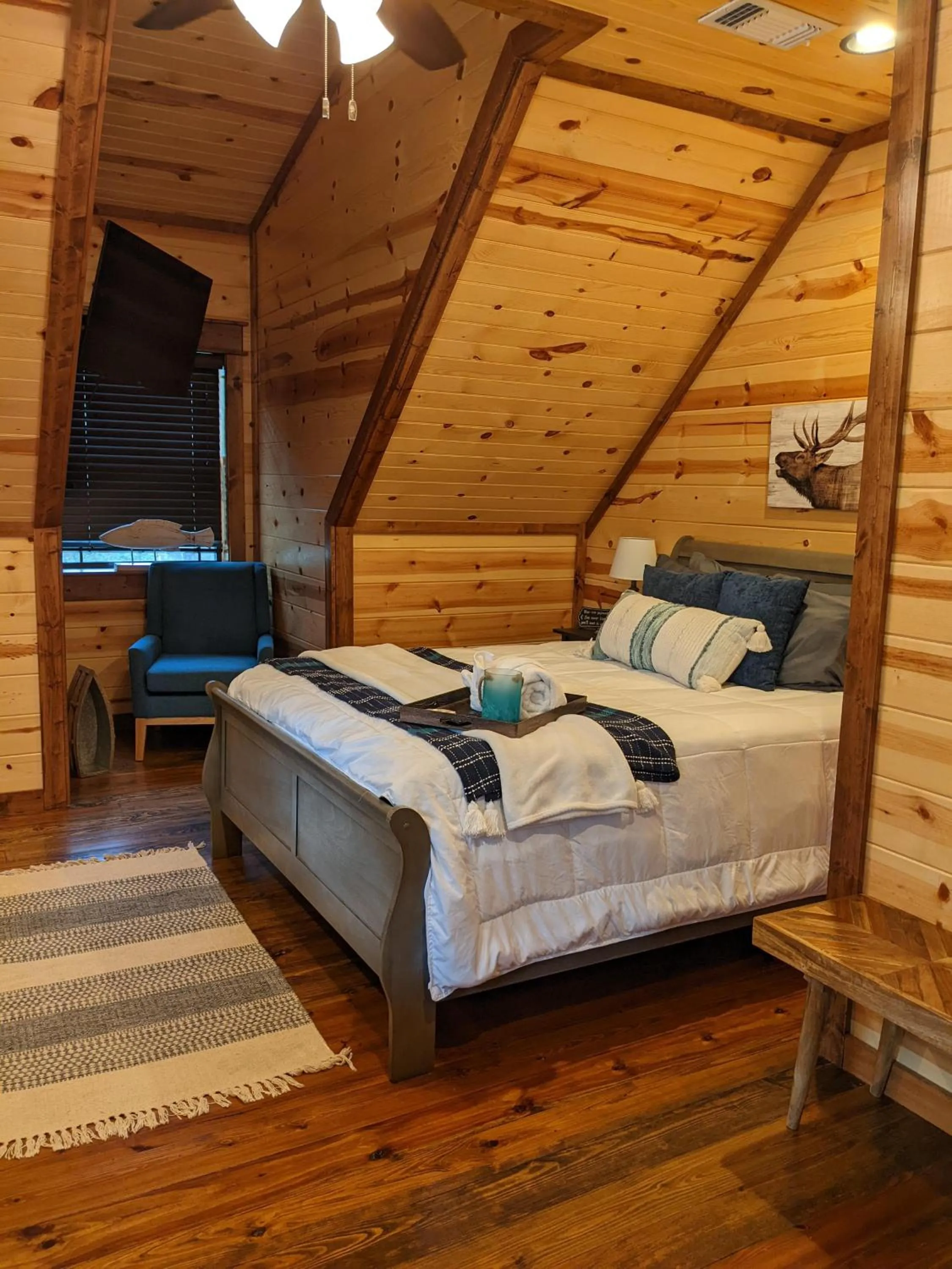 Bed in Stone Mountain Lodge 5000sqft 6 Bed Game Room Pool Table Hot Tub