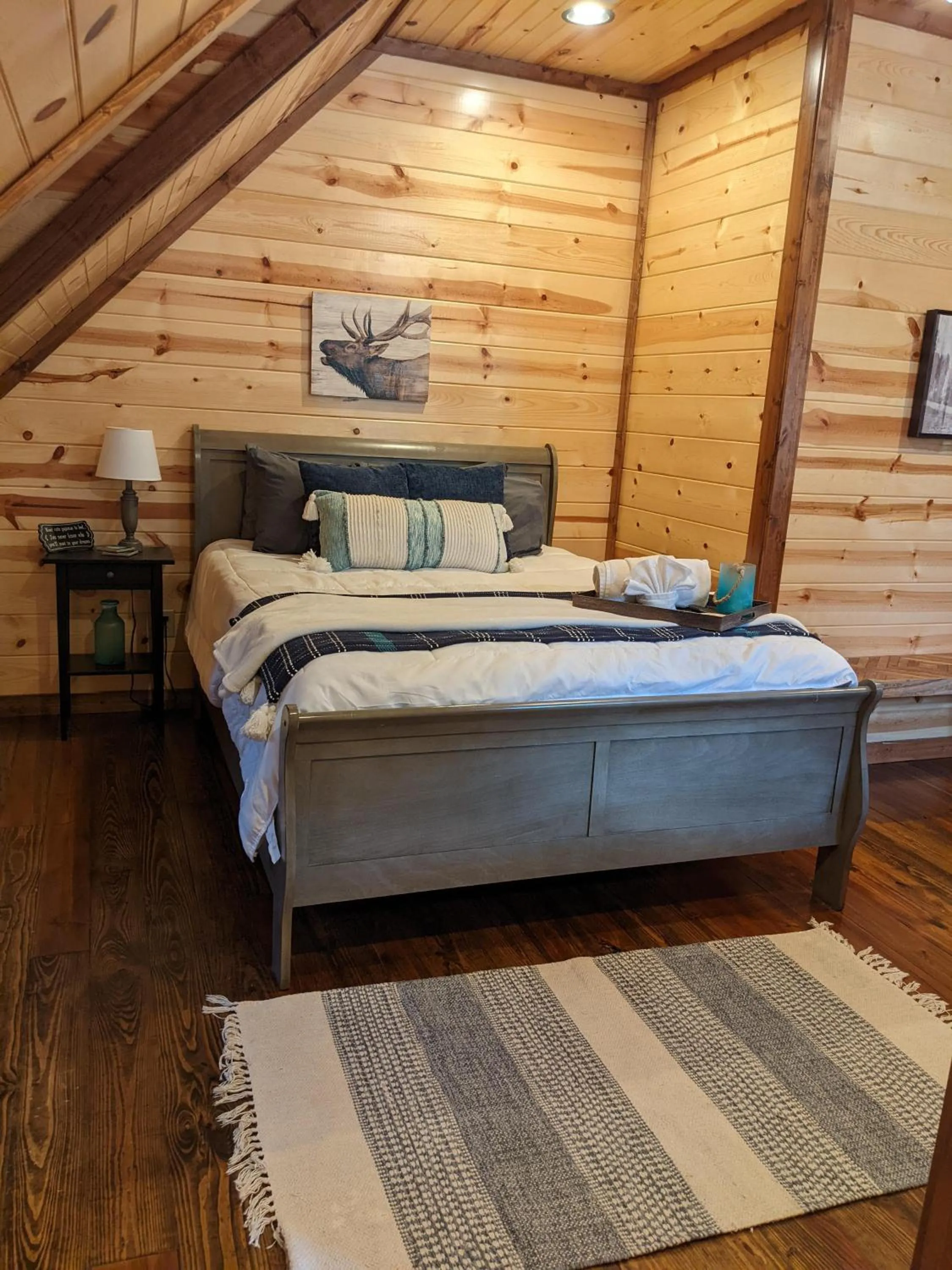 Bed in Stone Mountain Lodge 5000sqft 6 Bed Game Room Pool Table Hot Tub