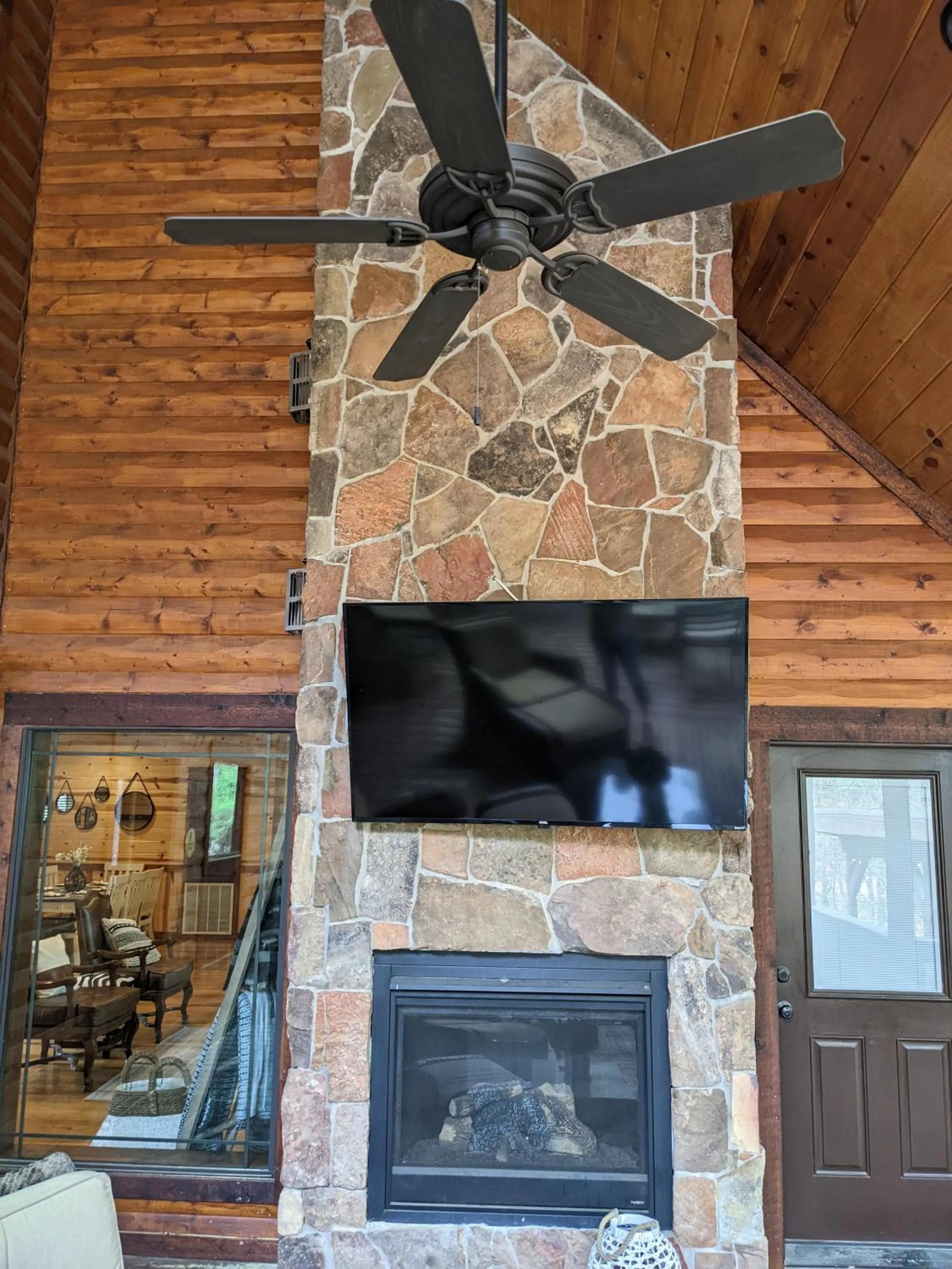 Property building in Stone Mountain Lodge 5000sqft 6 Bed Game Room Pool Table Hot Tub