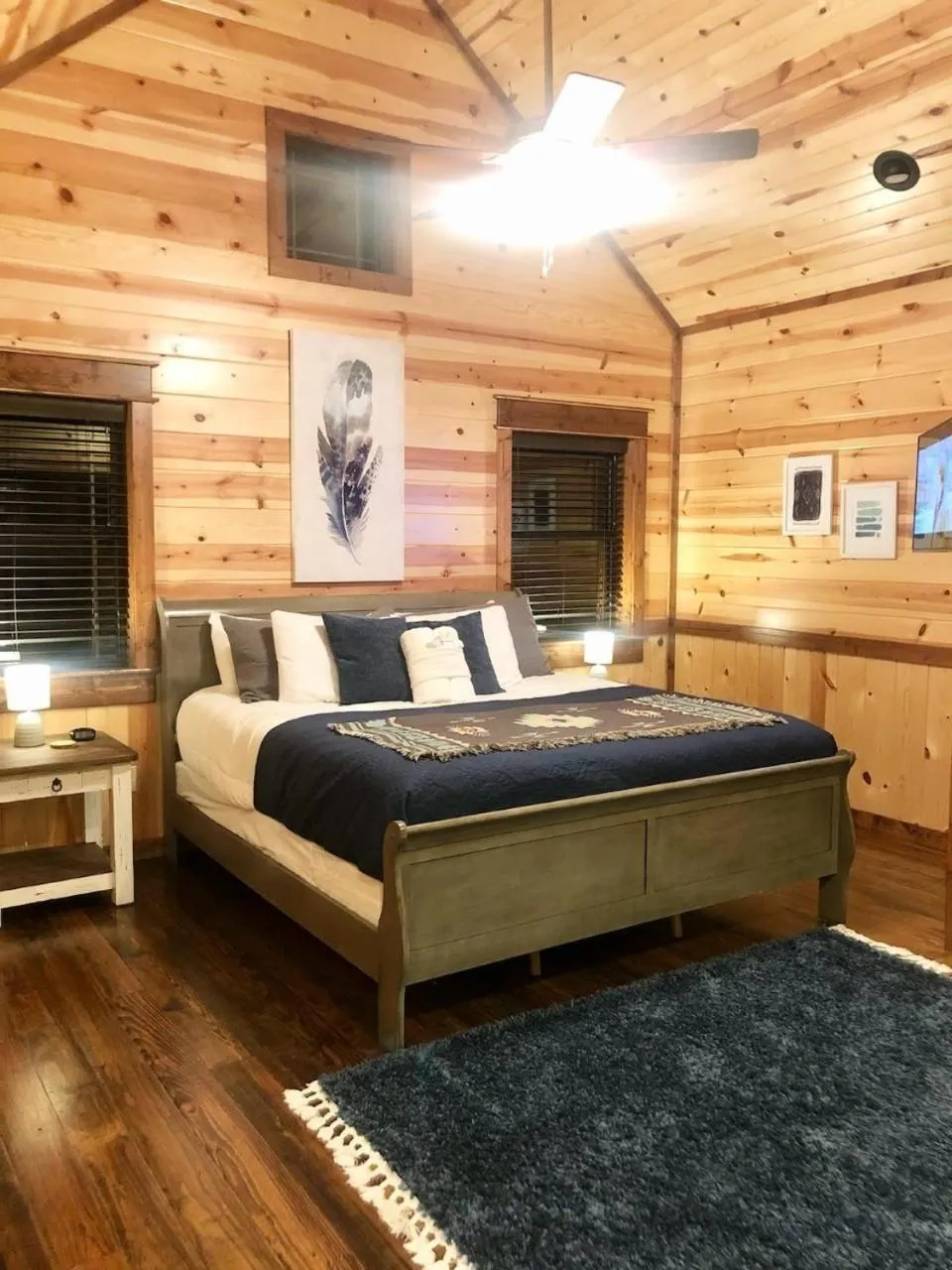 Bed in Stone Mountain Lodge 5000sqft 6 Bed Game Room Pool Table Hot Tub