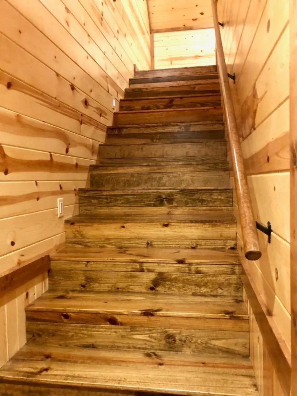 Stone Mountain Lodge 5000sqft 6 Bed Game Room Pool Table Hot Tub