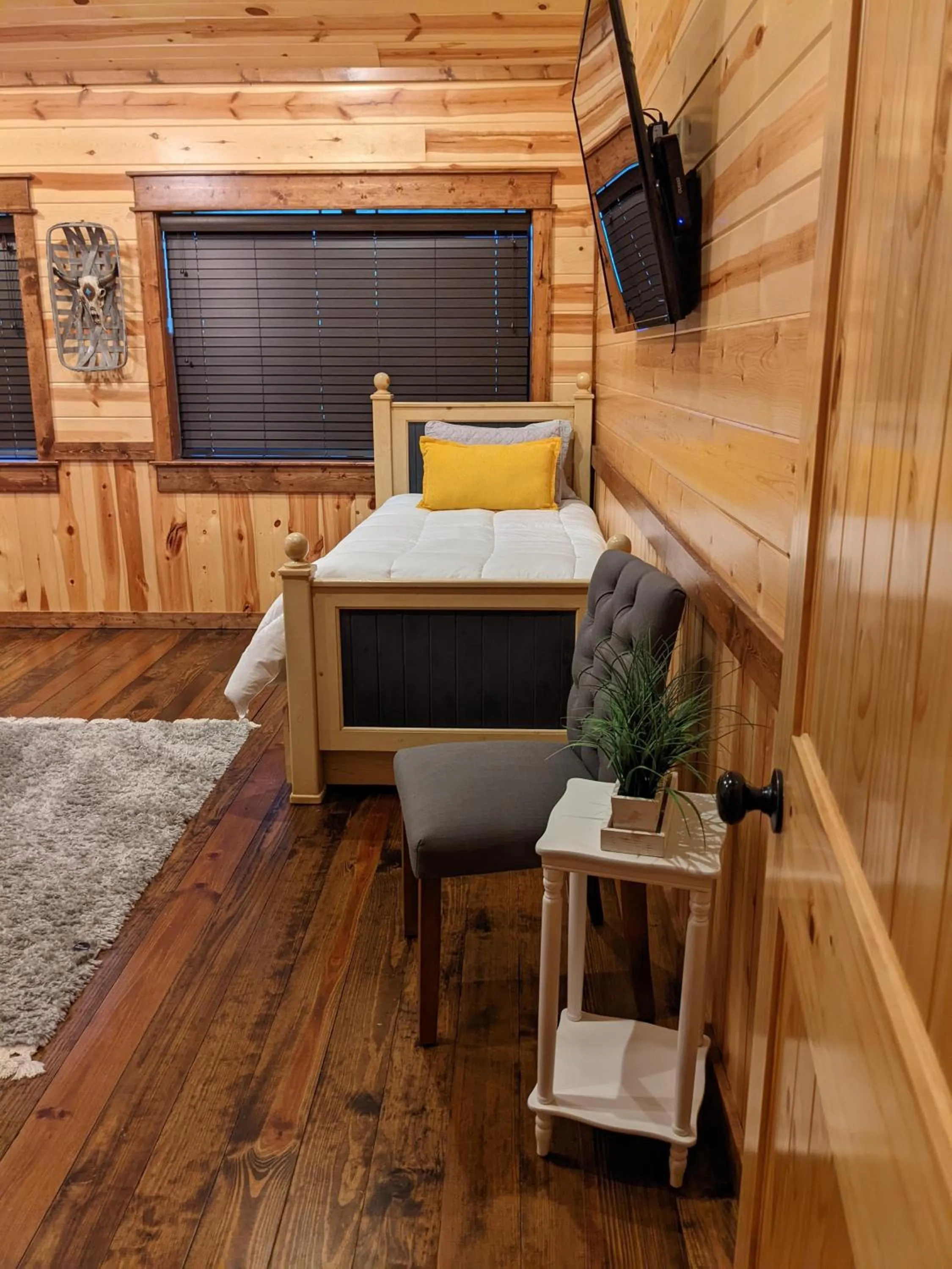 Bed in Stone Mountain Lodge 5000sqft 6 Bed Game Room Pool Table Hot Tub