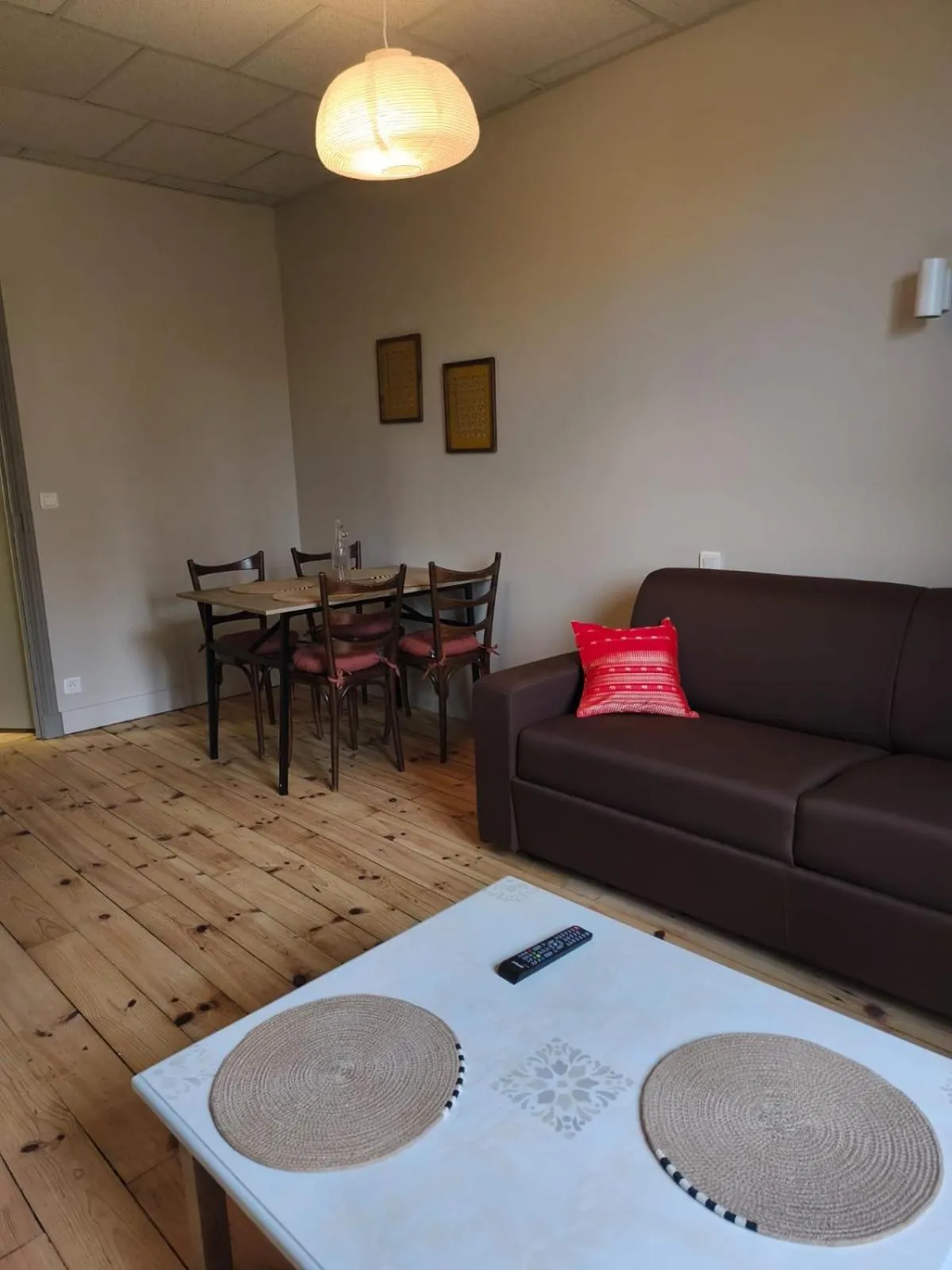 Dining area in Gîte d'étape et de groupe du Clos Saint Roch