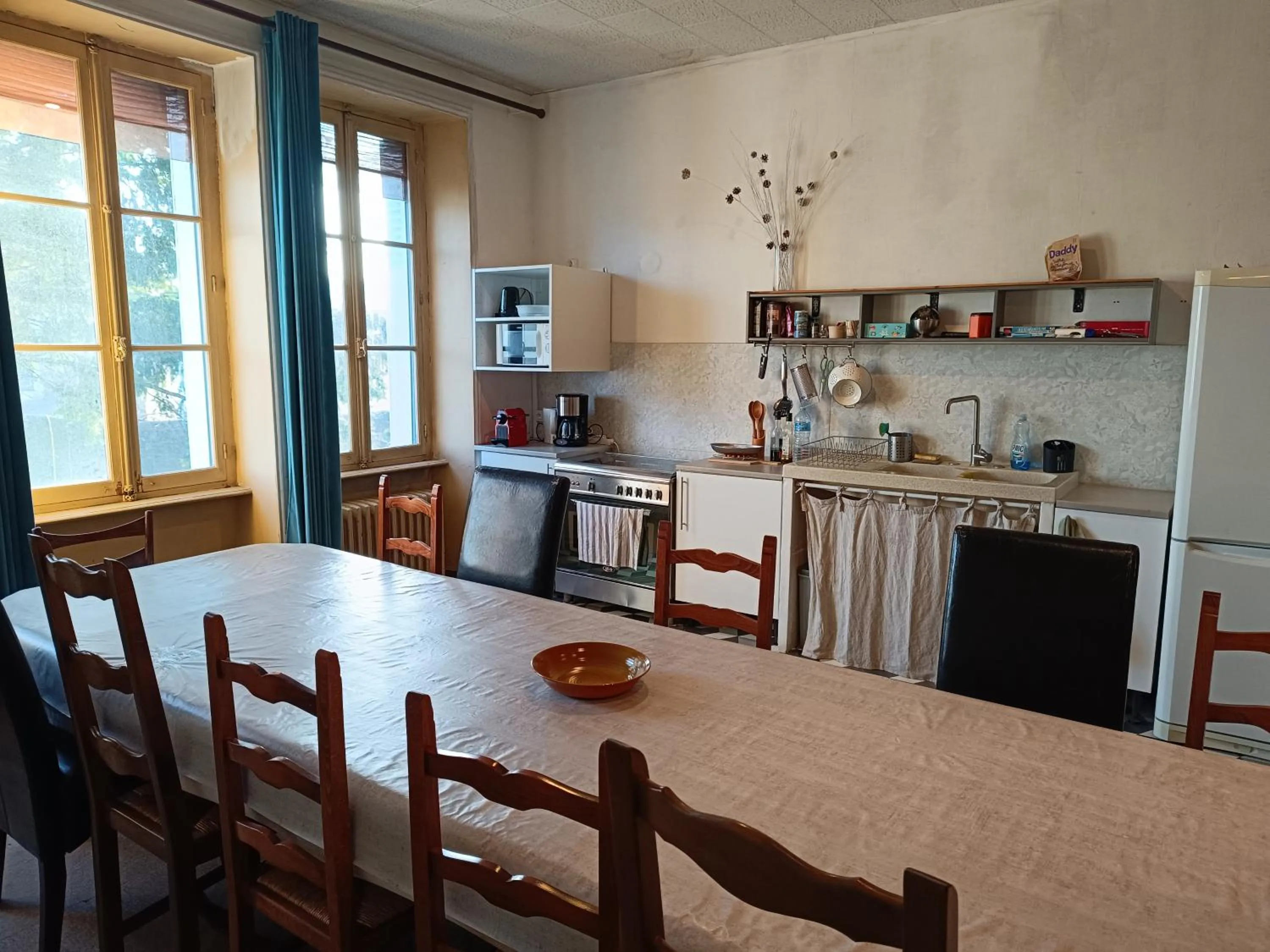 Communal kitchen in Gîte d'étape et de groupe du Clos Saint Roch